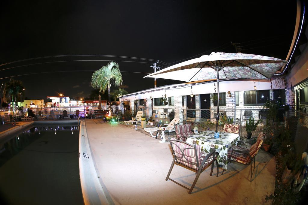 Motel Adobe Hacienda Hollywood