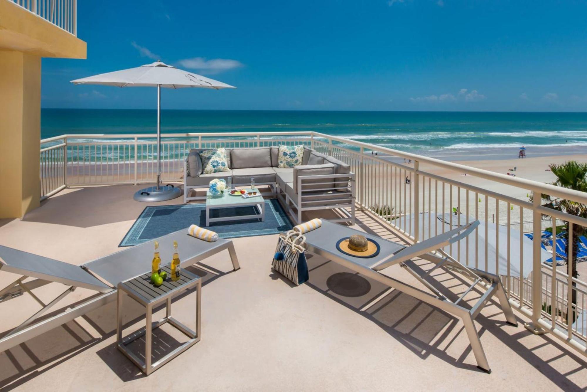 Resort The Shores &