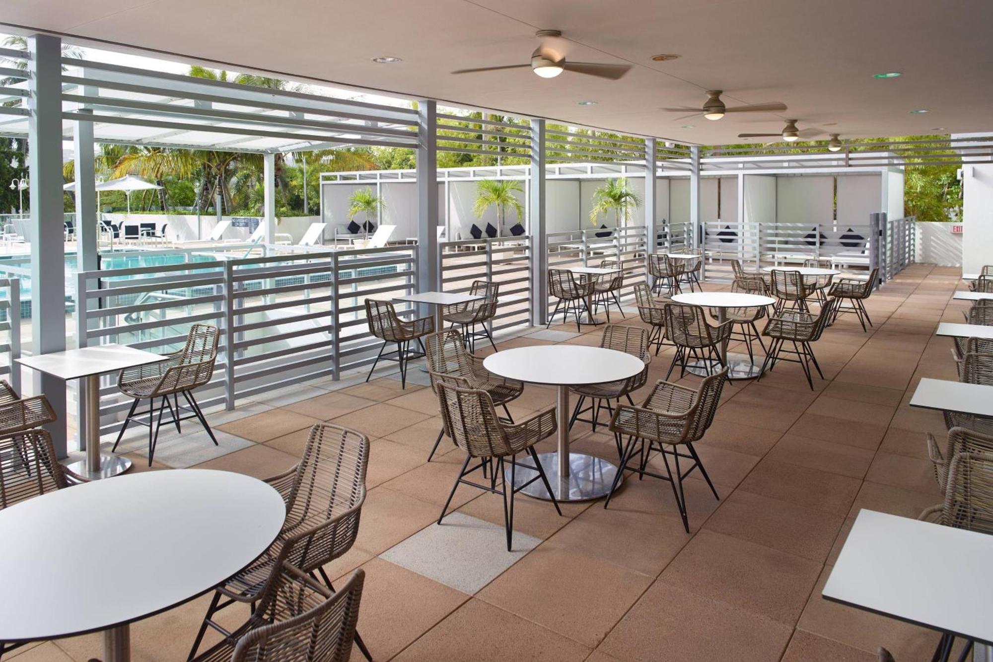 Courtyard Coconut Grove Hotel 3*