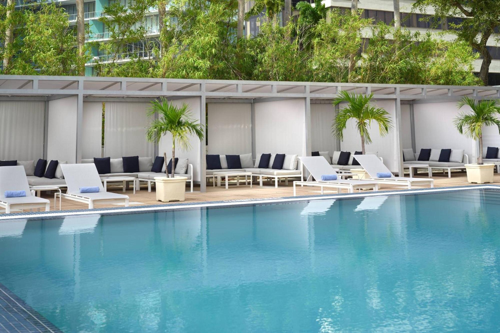 Courtyard Coconut Grove Hotel Miami