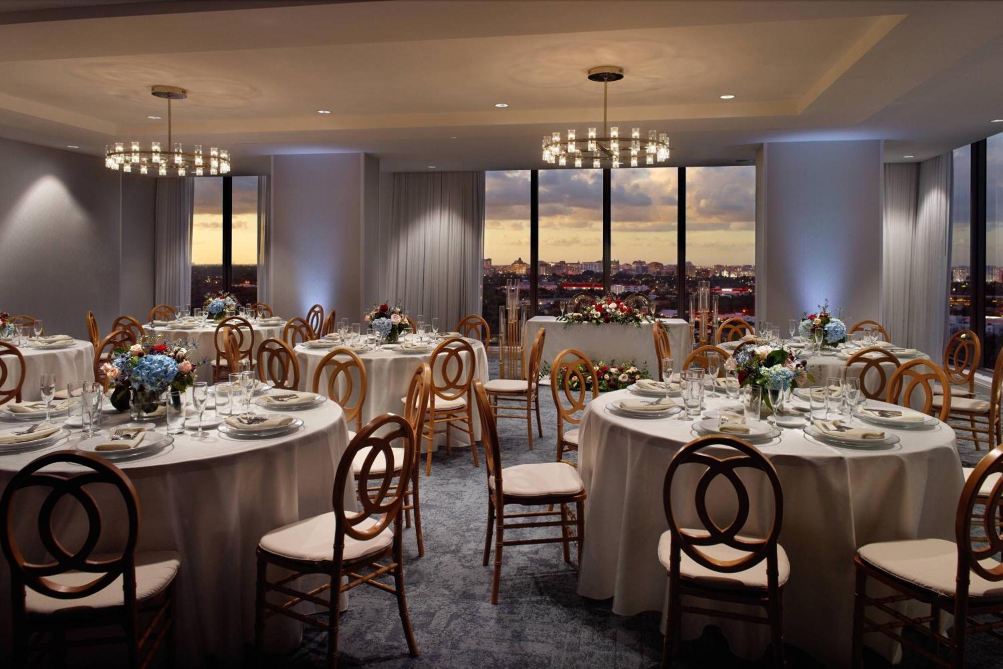 Courtyard Coconut Grove Hotel 3*