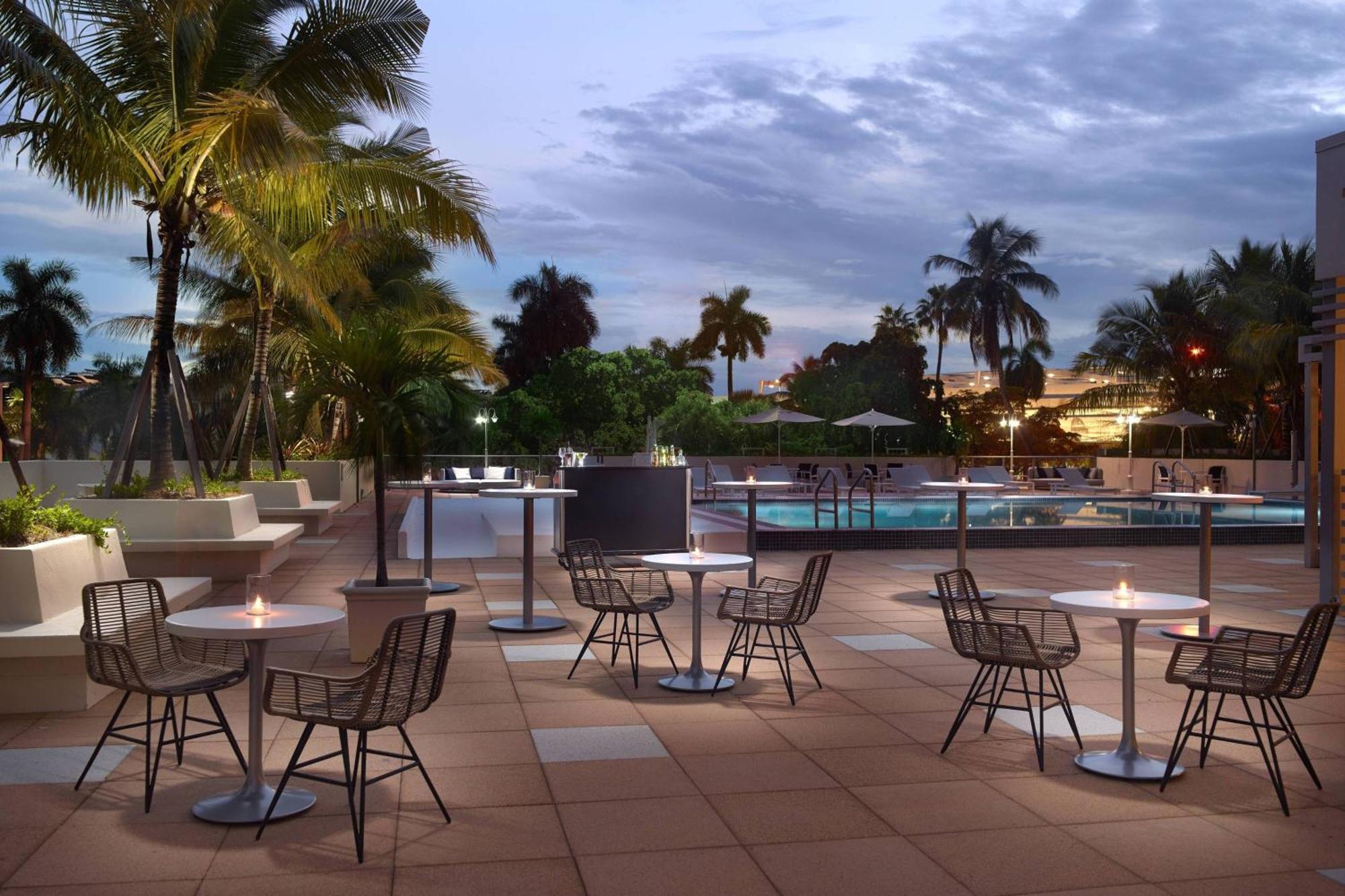 Courtyard Coconut Grove Hotel Miami