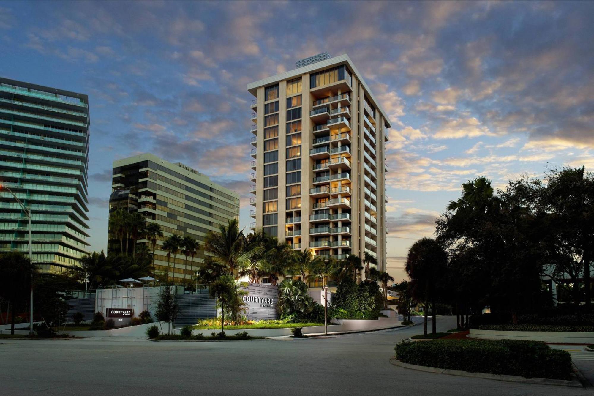 Courtyard Coconut Grove Hotel 3*