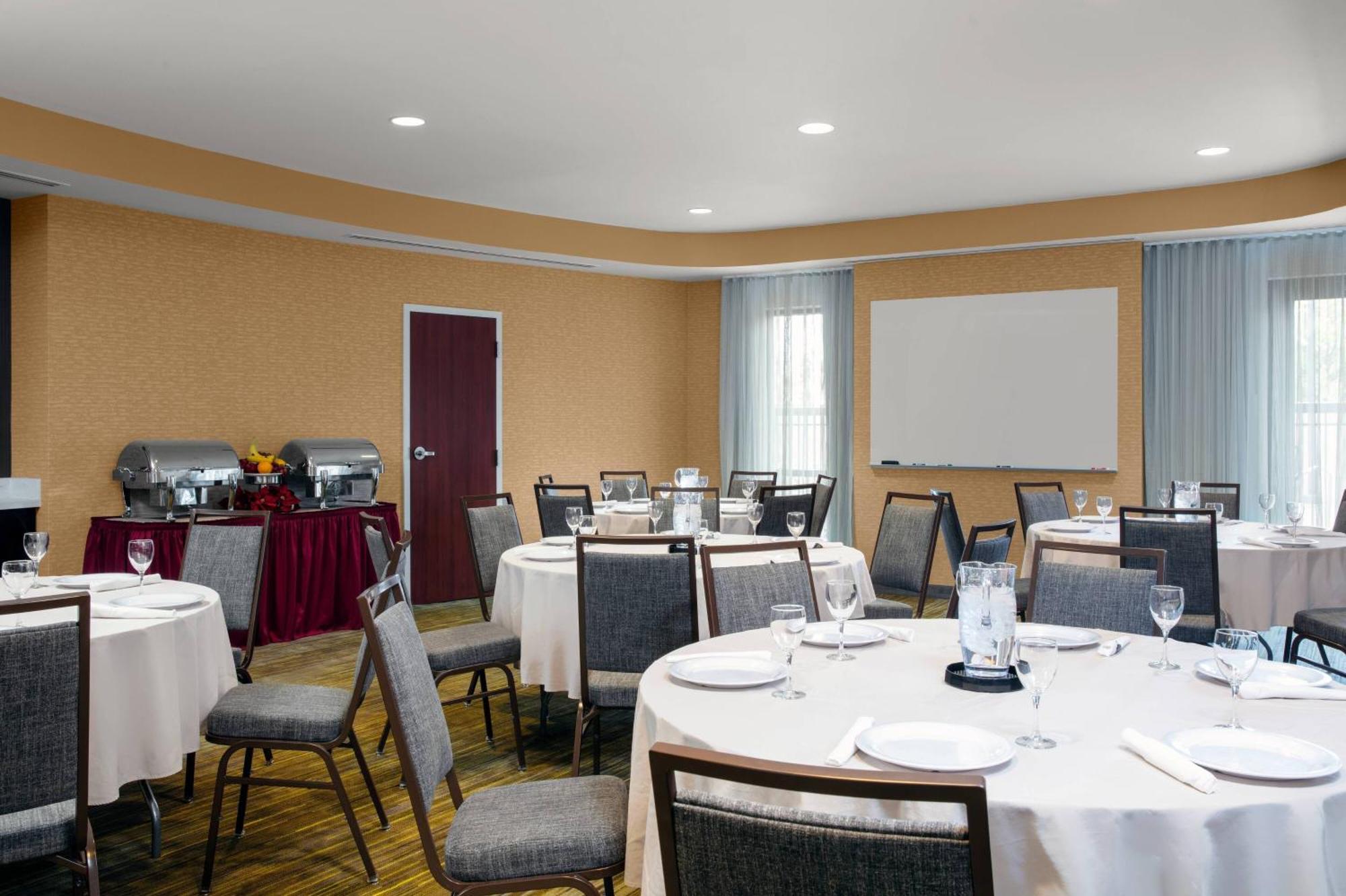 Courtyard By Marriott I-295/east Beltway Hotel