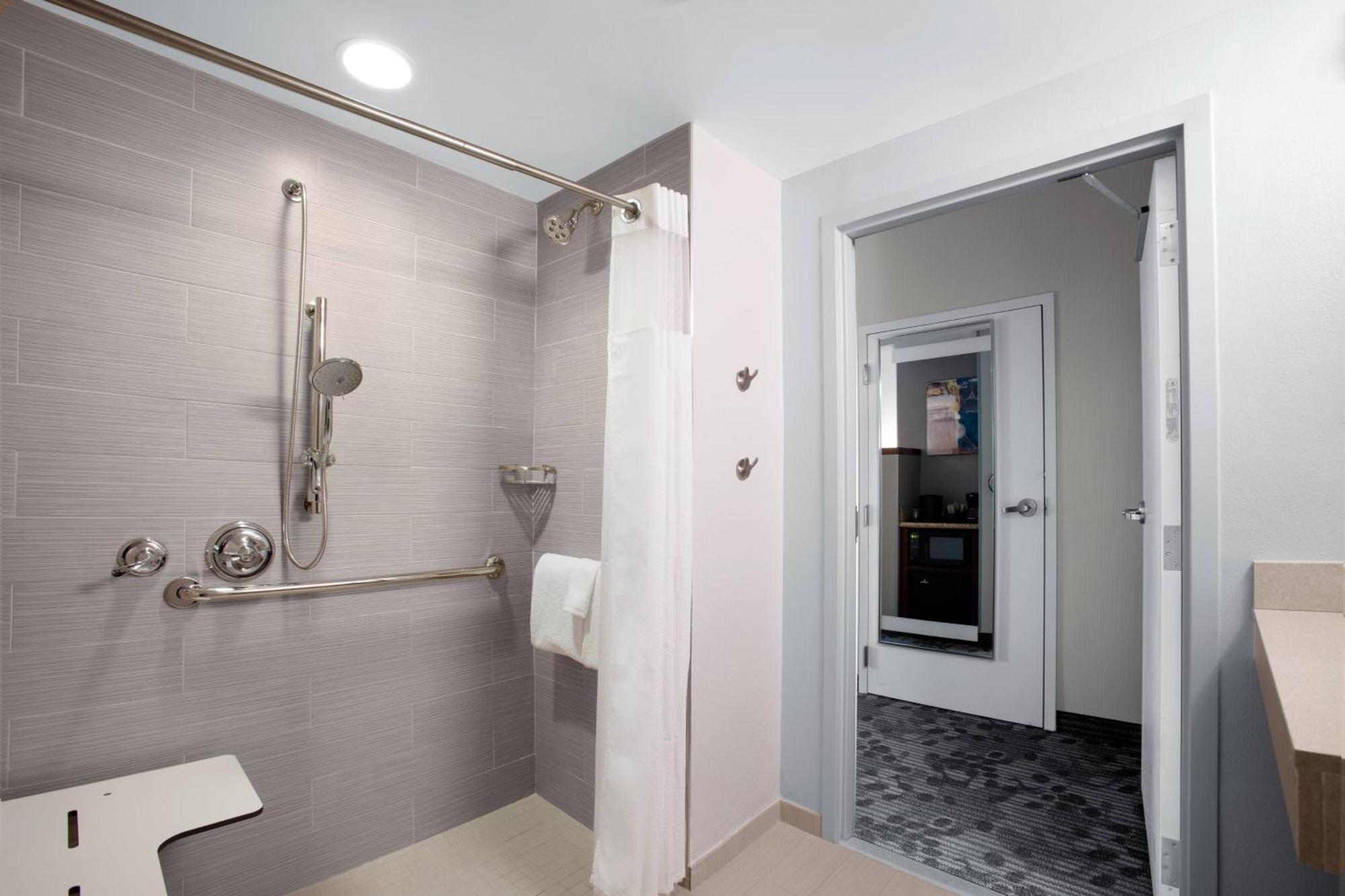 Courtyard By Marriott I-295/east Beltway Hotel 3*