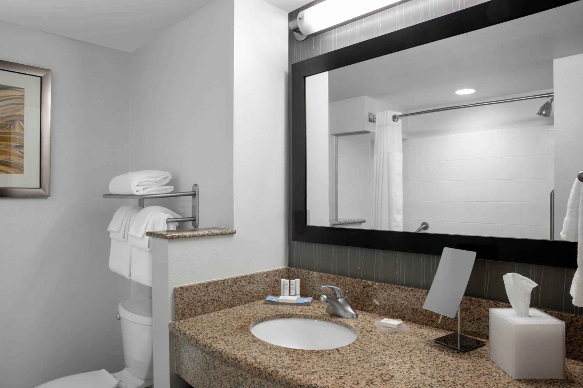Courtyard By Marriott I-295/east Beltway Hotel Jacksonville