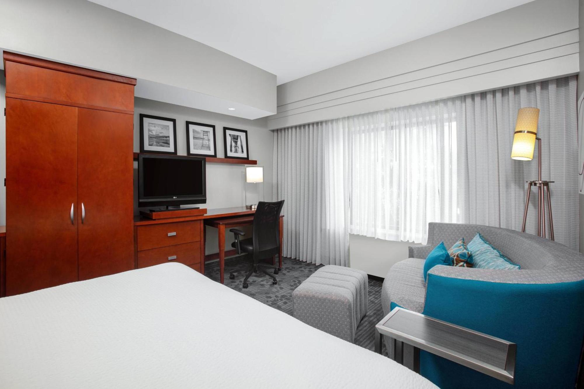 Courtyard By Marriott I-295/east Beltway Hotel