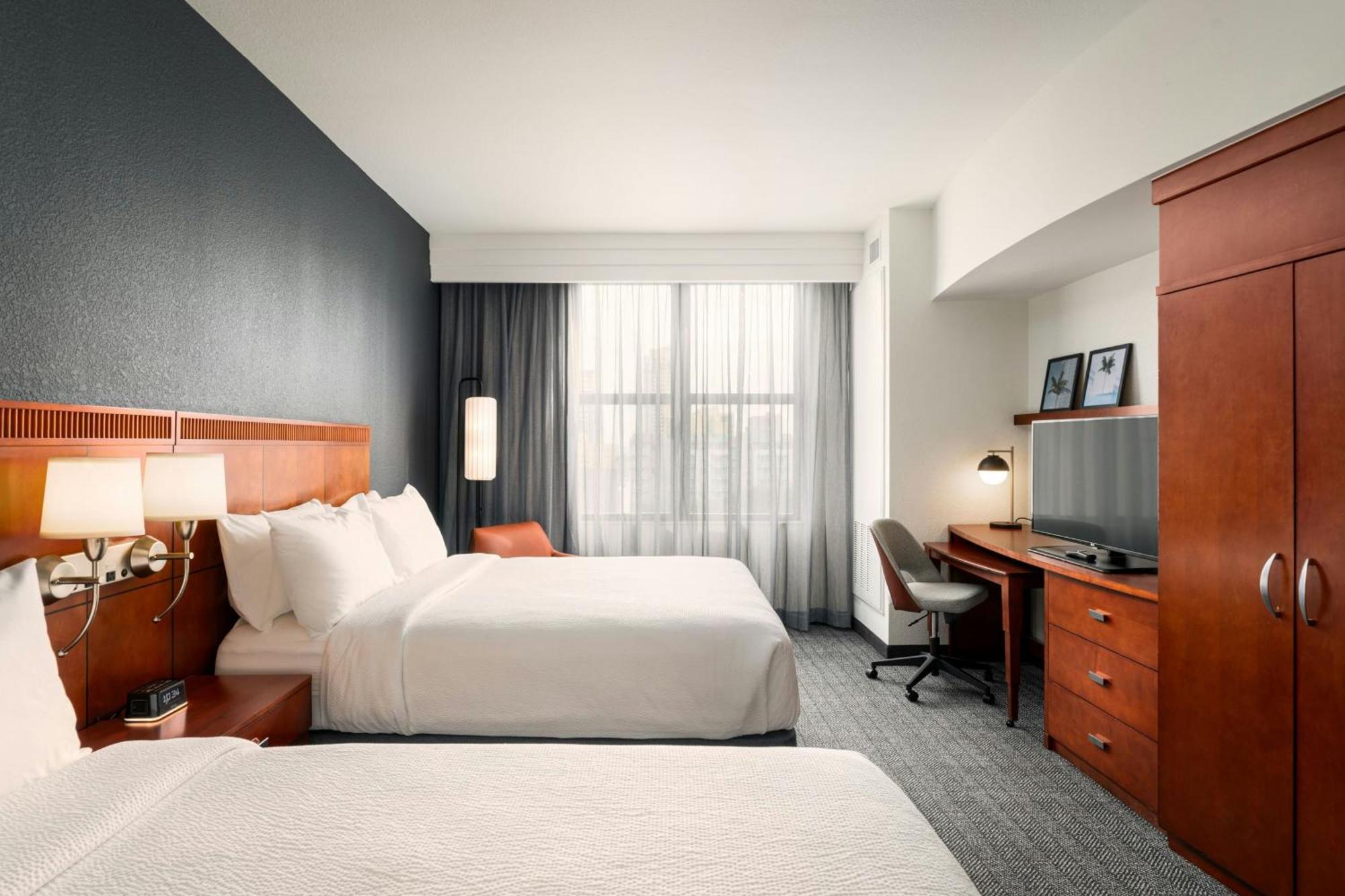 Courtyard By Marriott Downtown St. Petersburg