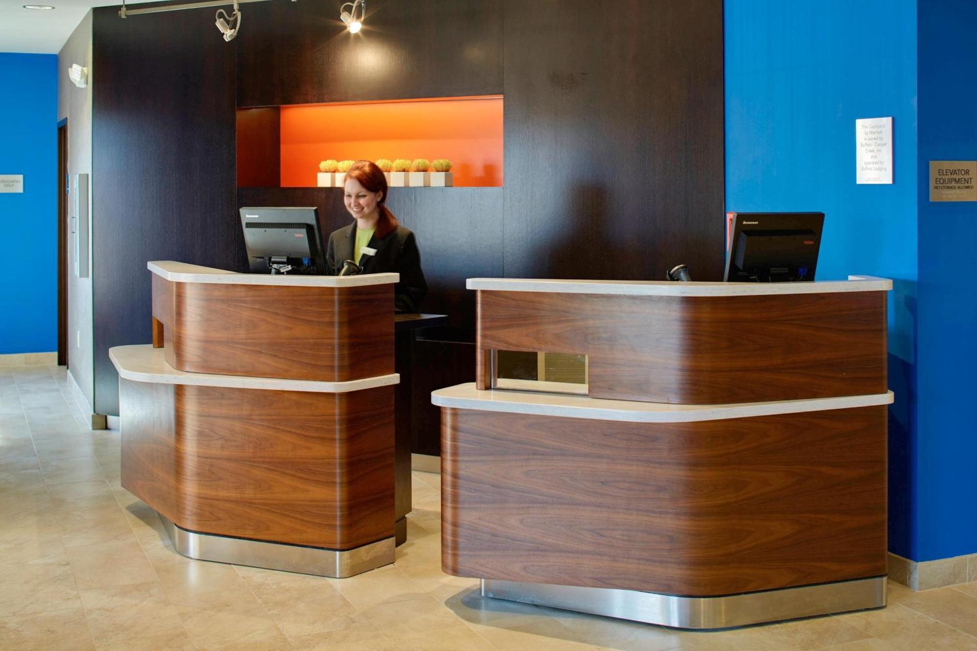 Hotel Courtyard By Marriott At Town Center 3*