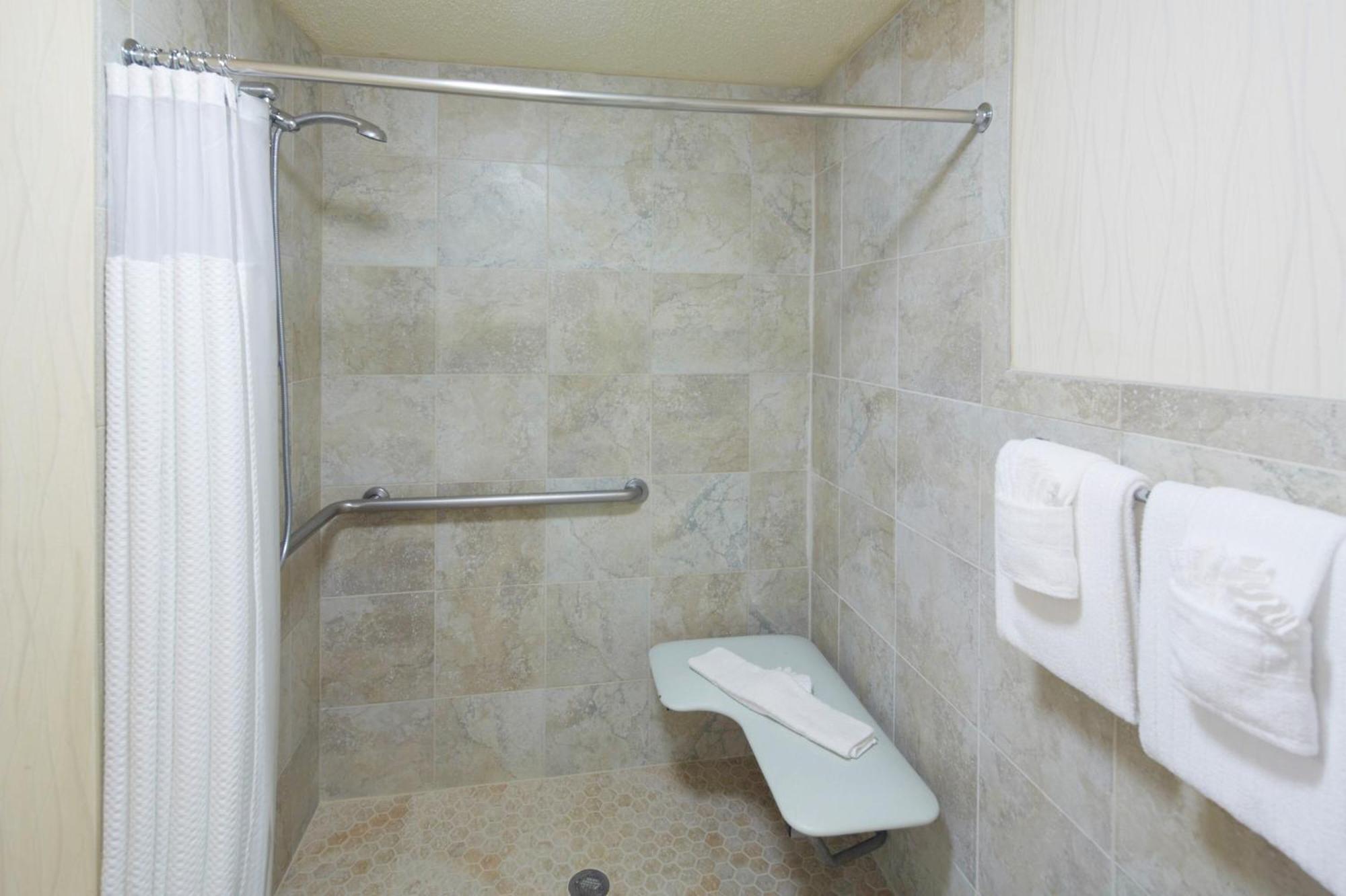 Courtyard By Marriott At Town Center 3*