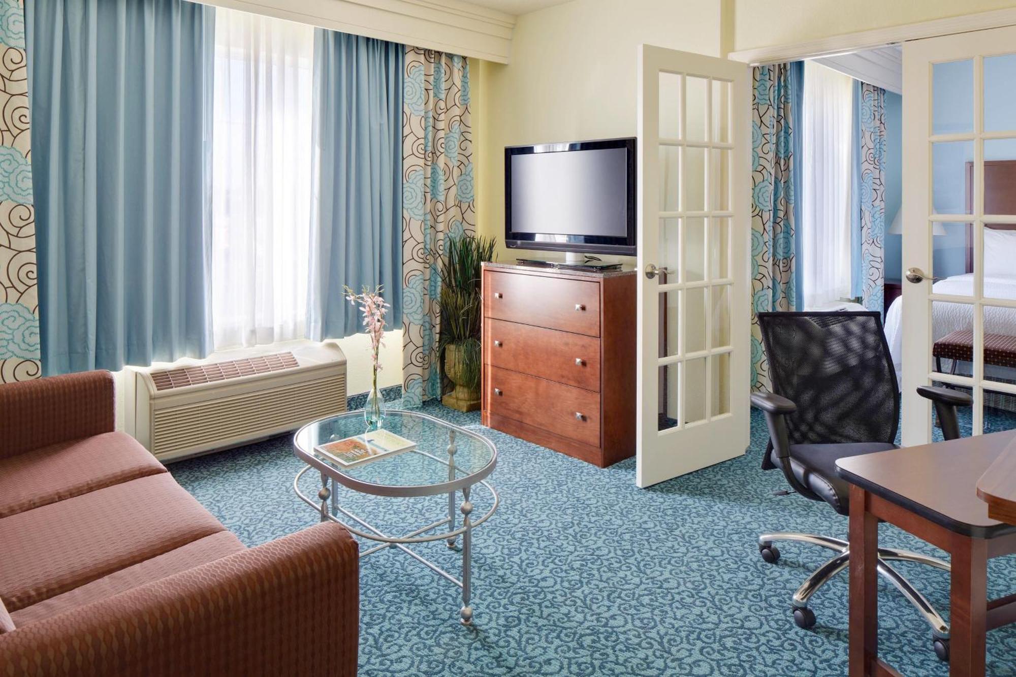 Courtyard By Marriott At Town Center