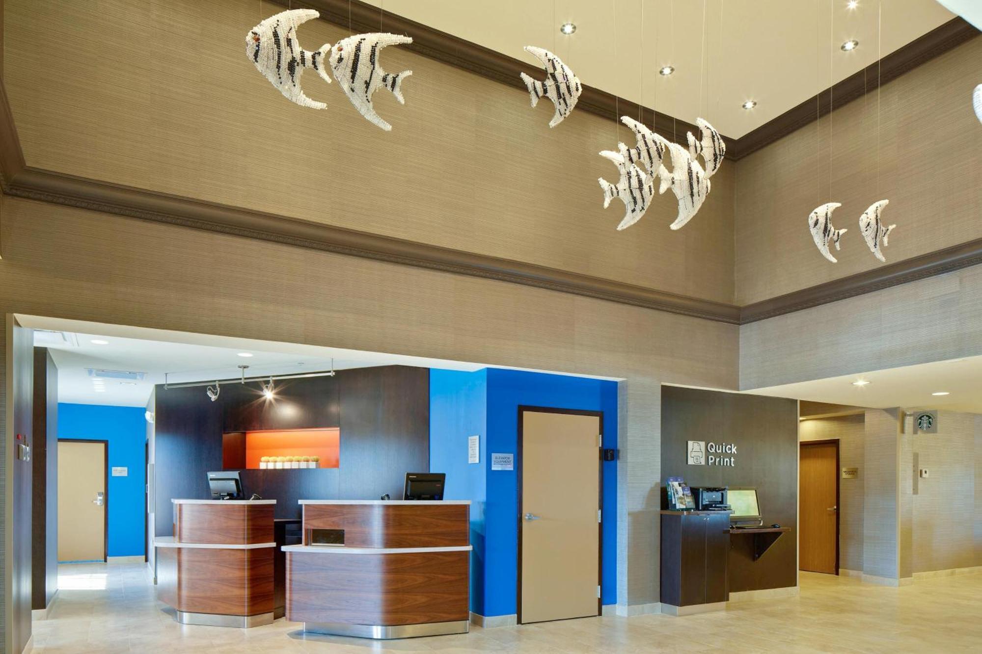Hotel Courtyard By Marriott At Town Center 3*