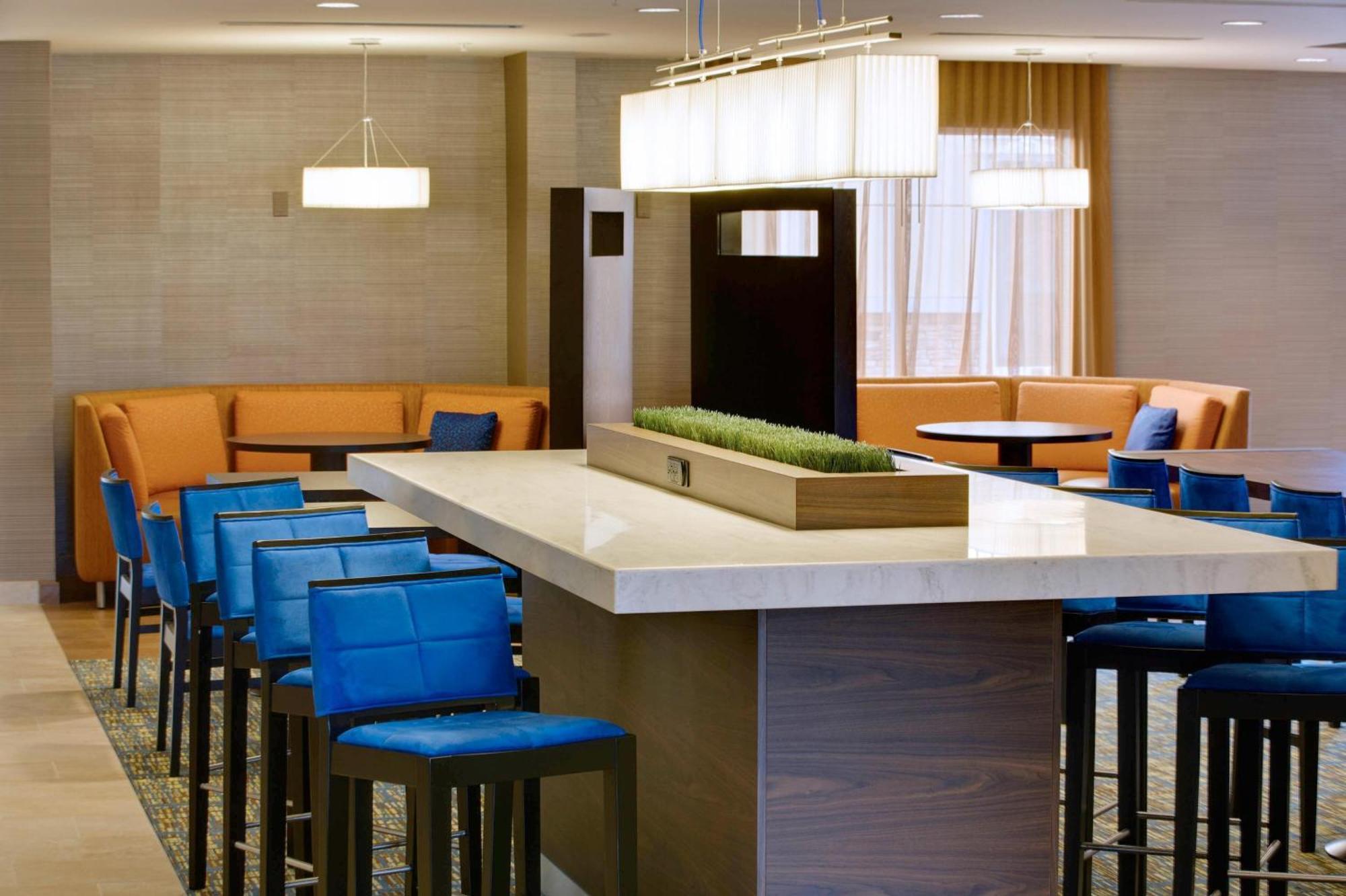 Courtyard By Marriott At Town Center 3*