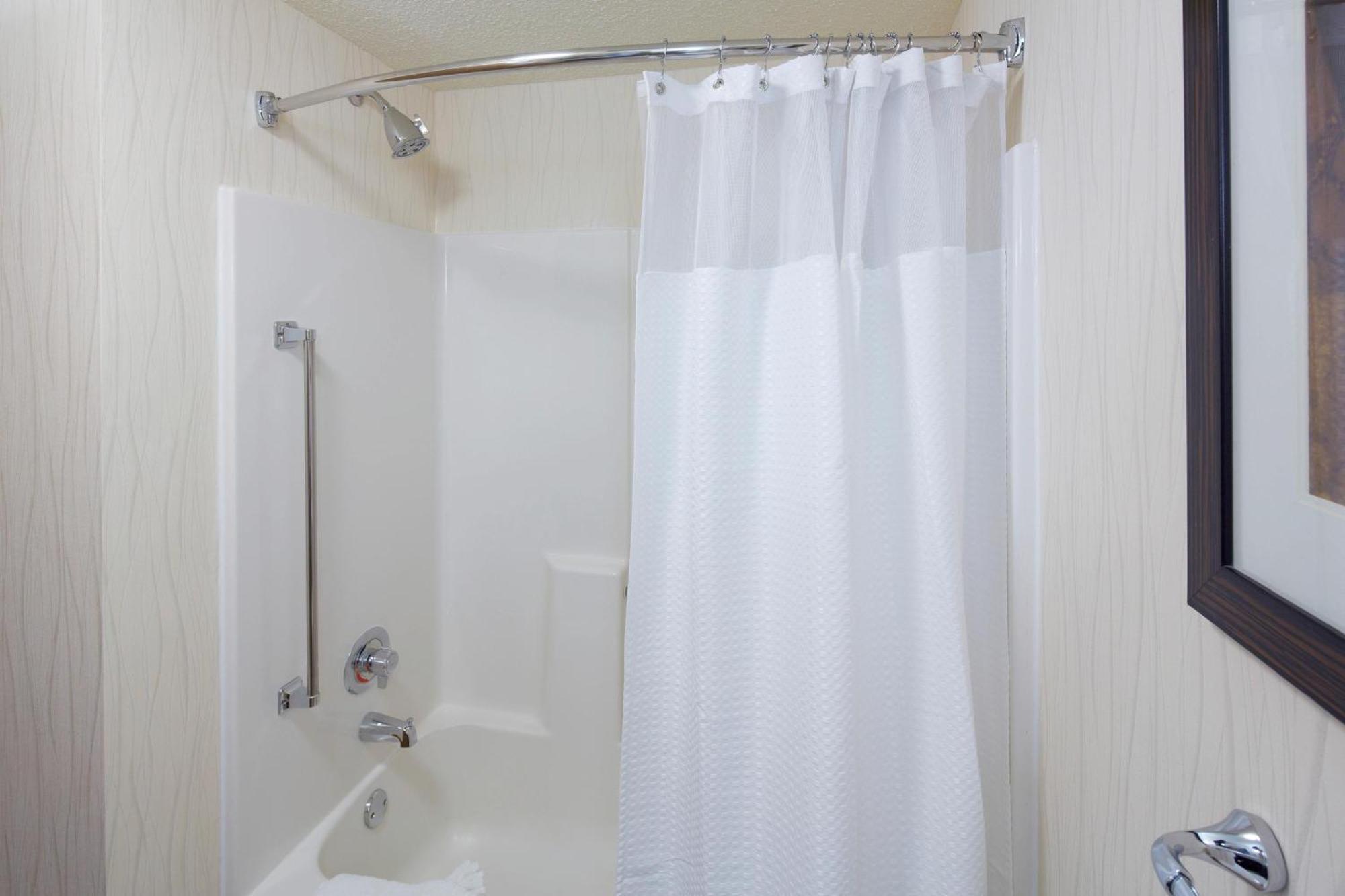 Courtyard By Marriott At Town Center Hotel 3*