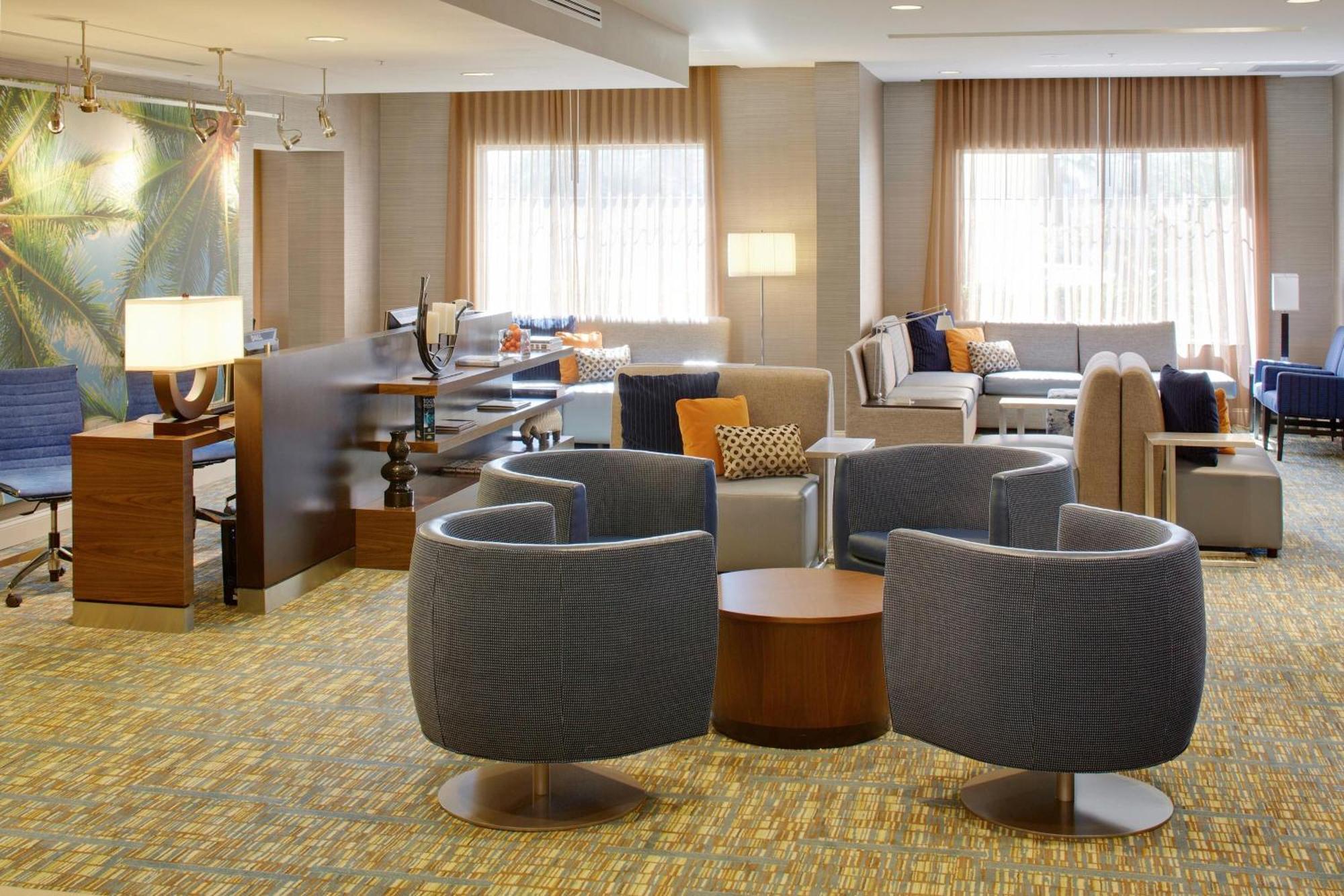 Courtyard By Marriott At Town Center Hotel Sarasota