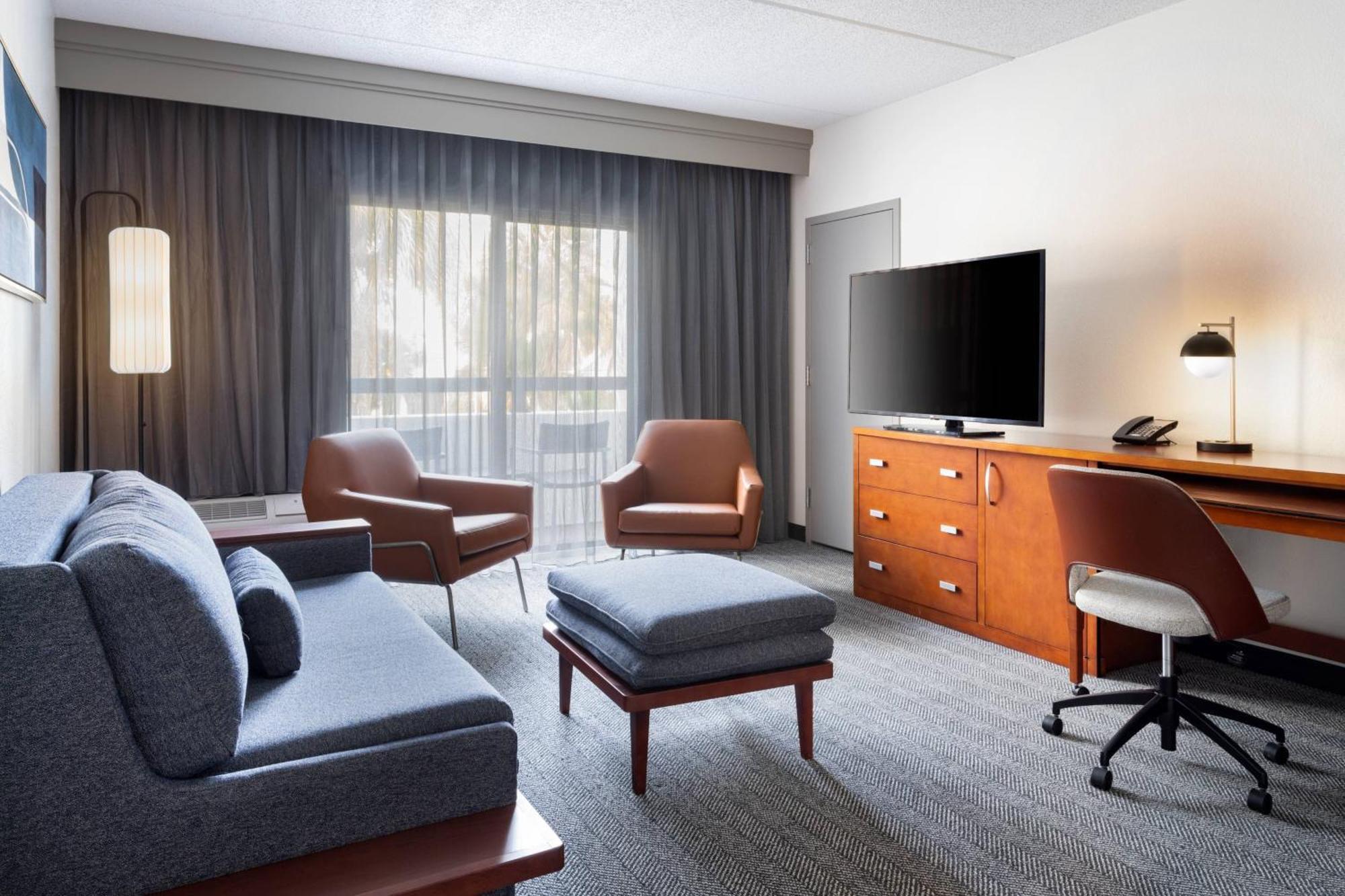 Courtyard Westshore/airport