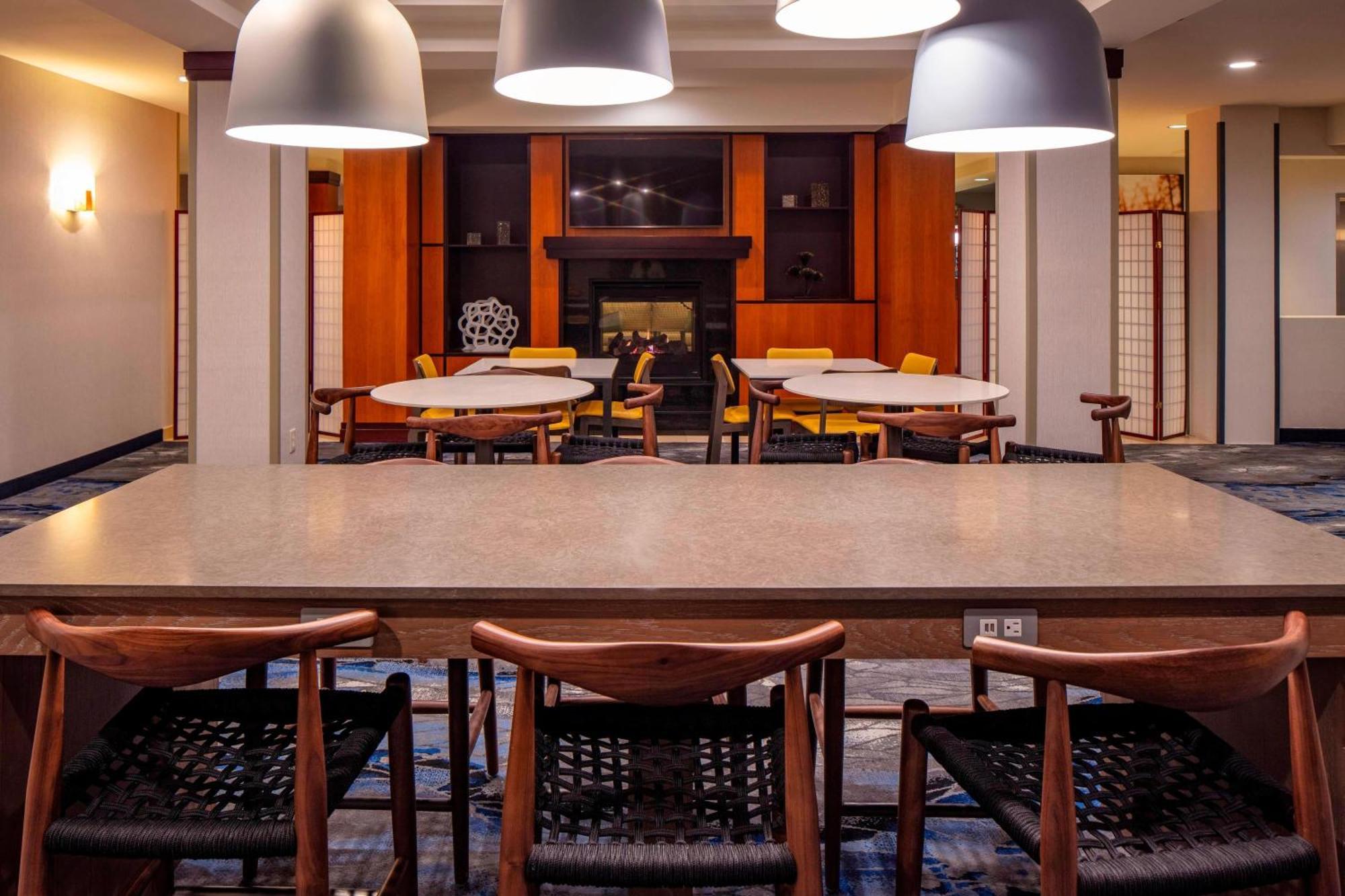 Hotel Fairfield & By Marriott 3*