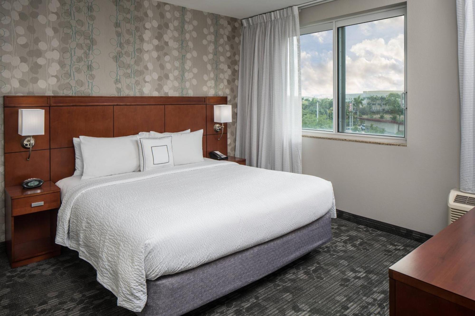 Courtyard By Marriott Miami West/fl Turnpike