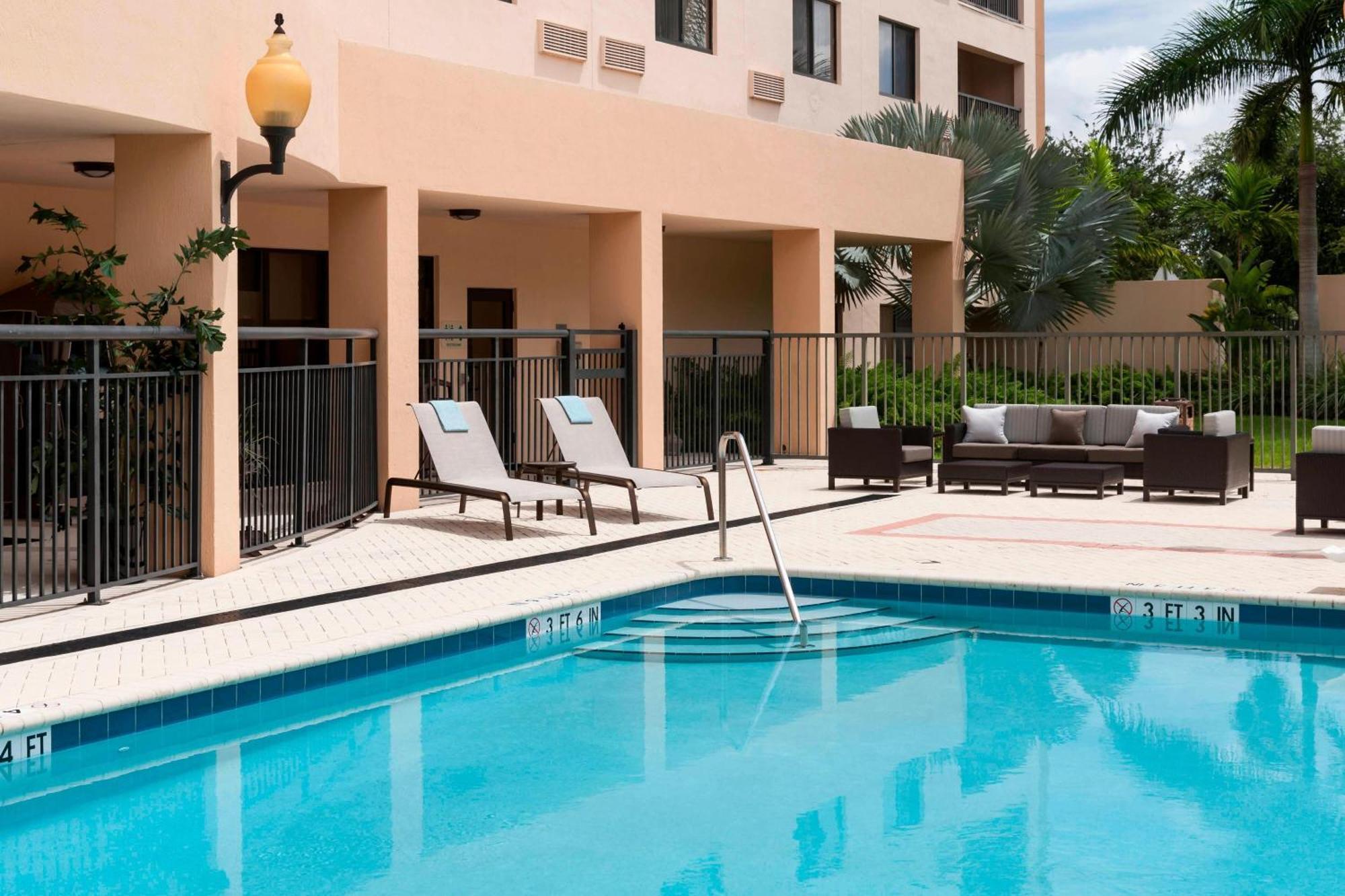 Hotel Courtyard By Marriott Miami At Dolphin Mall