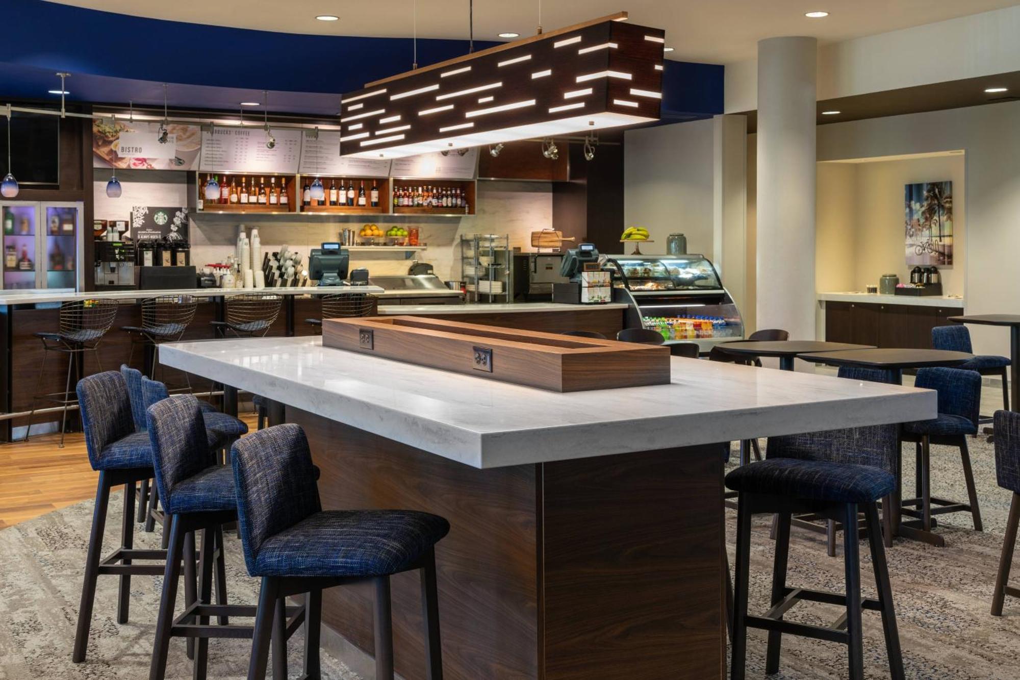 Courtyard By Marriott Lauderdale Airport & Cruise Port 3*