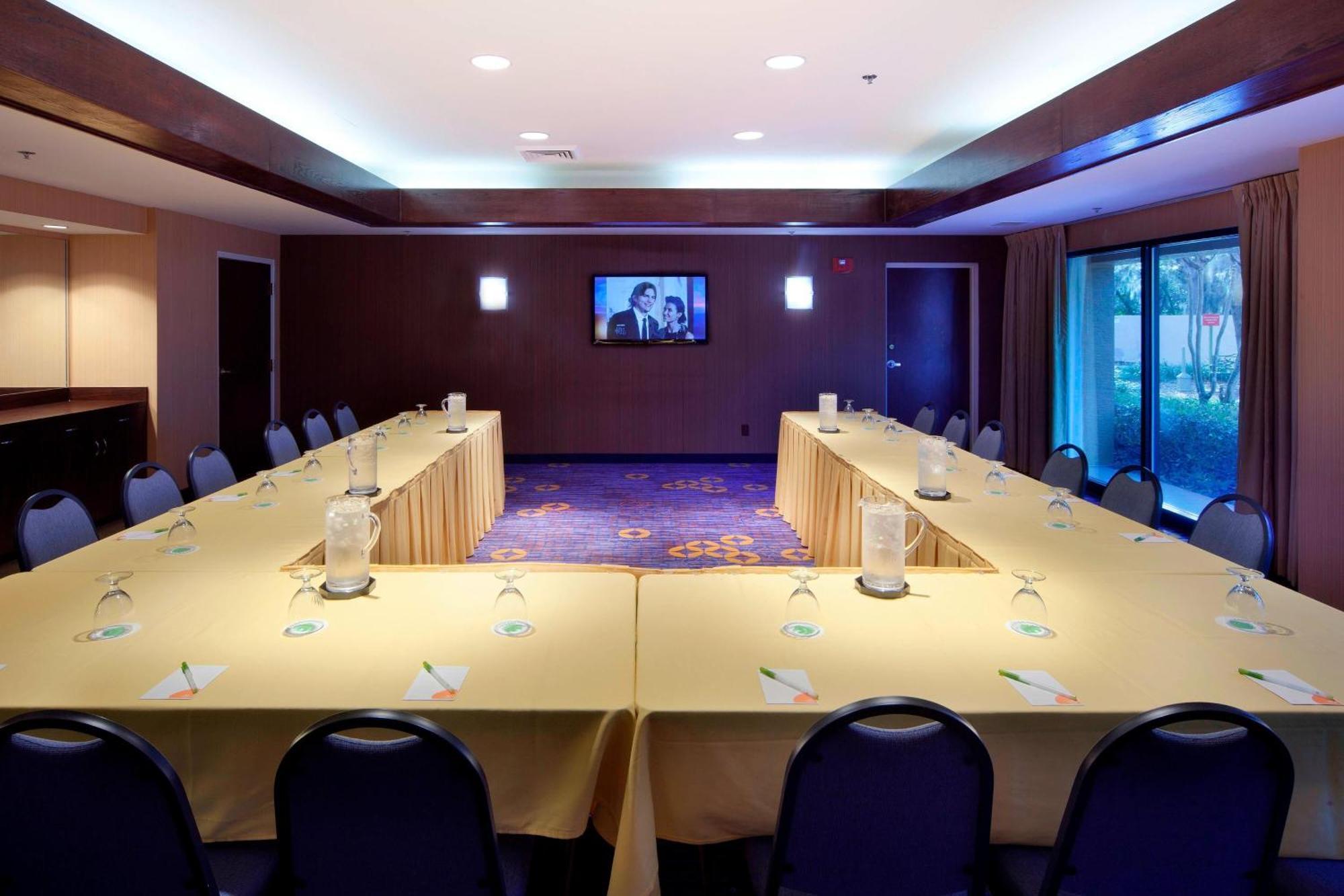 Courtyard By Marriott Orlando East/ucf Area 3*