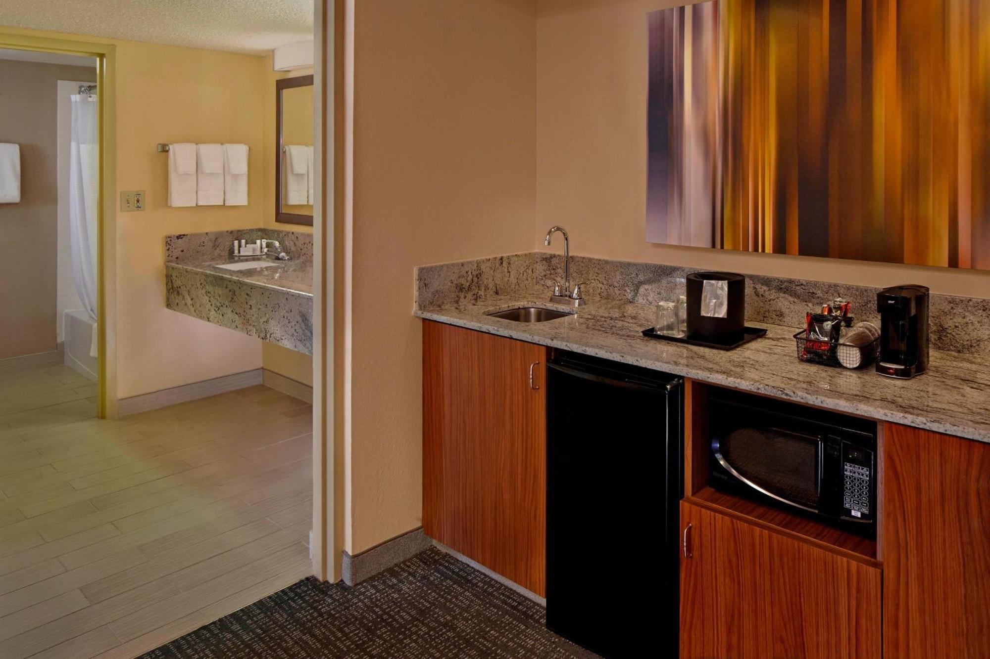 Courtyard By Marriott Orlando East/ucf Area