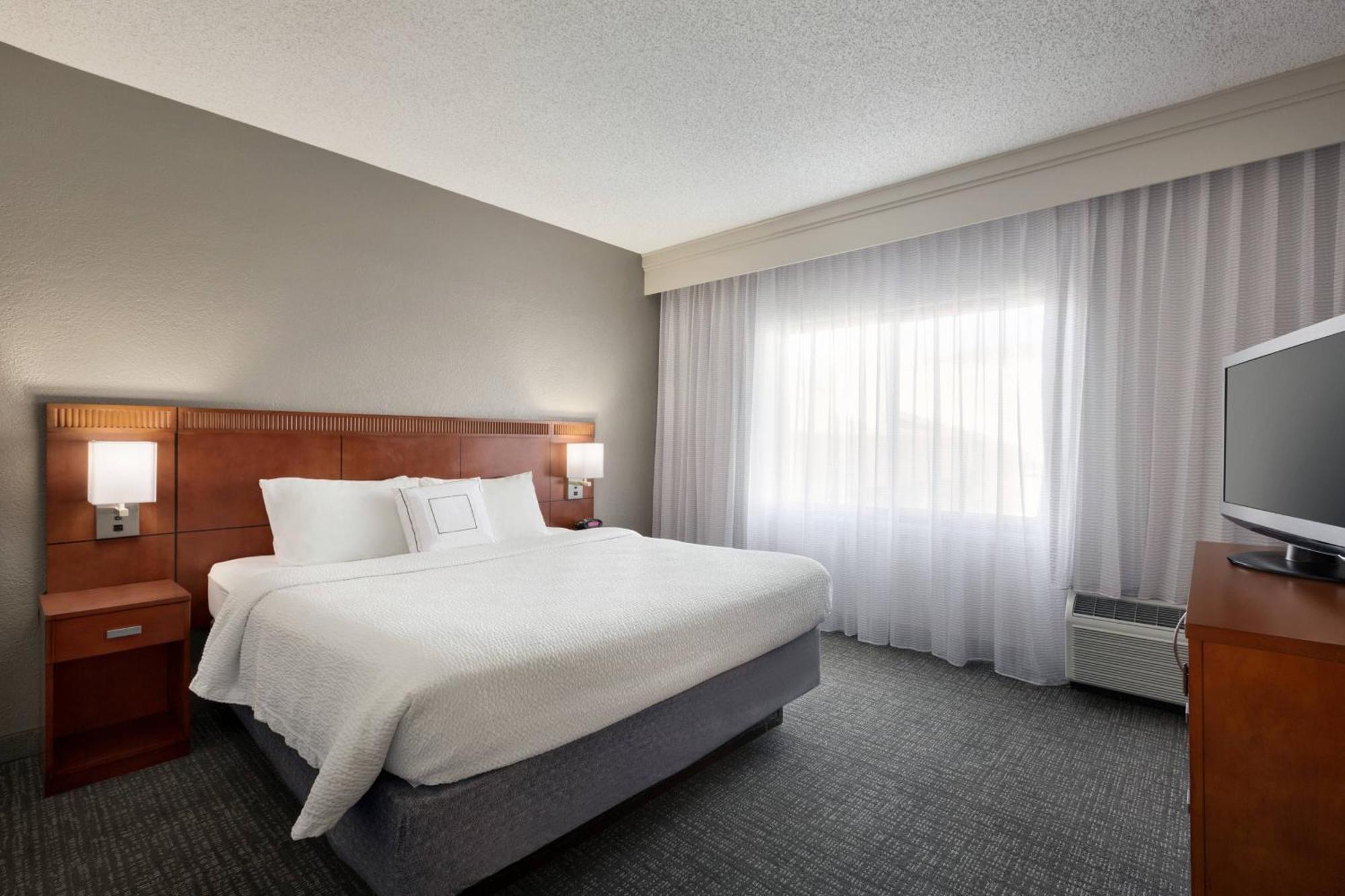 Courtyard Myers Cape Coral Hotel 3*