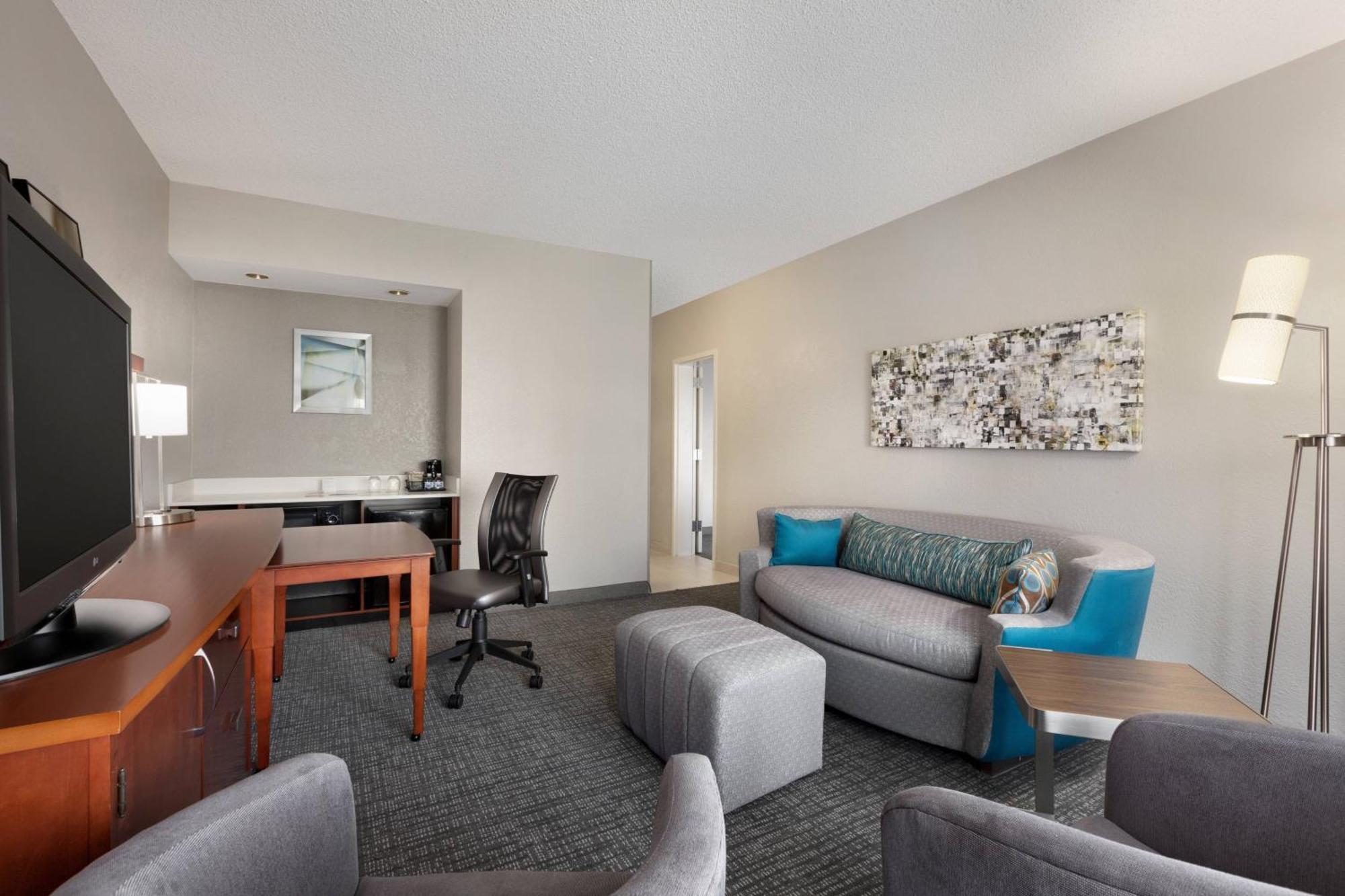 Hotel Courtyard Myers Cape Coral 3*