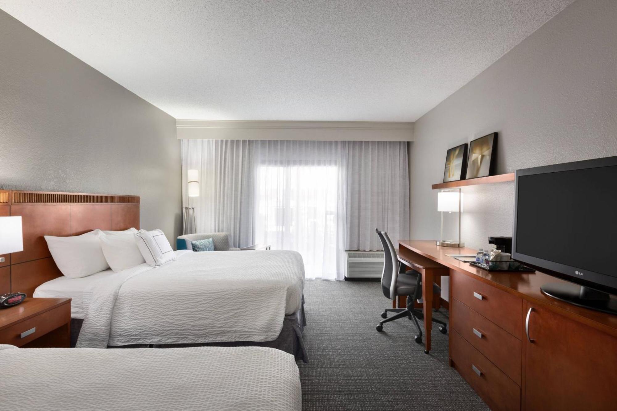 Courtyard Myers Cape Coral Hotel 3*