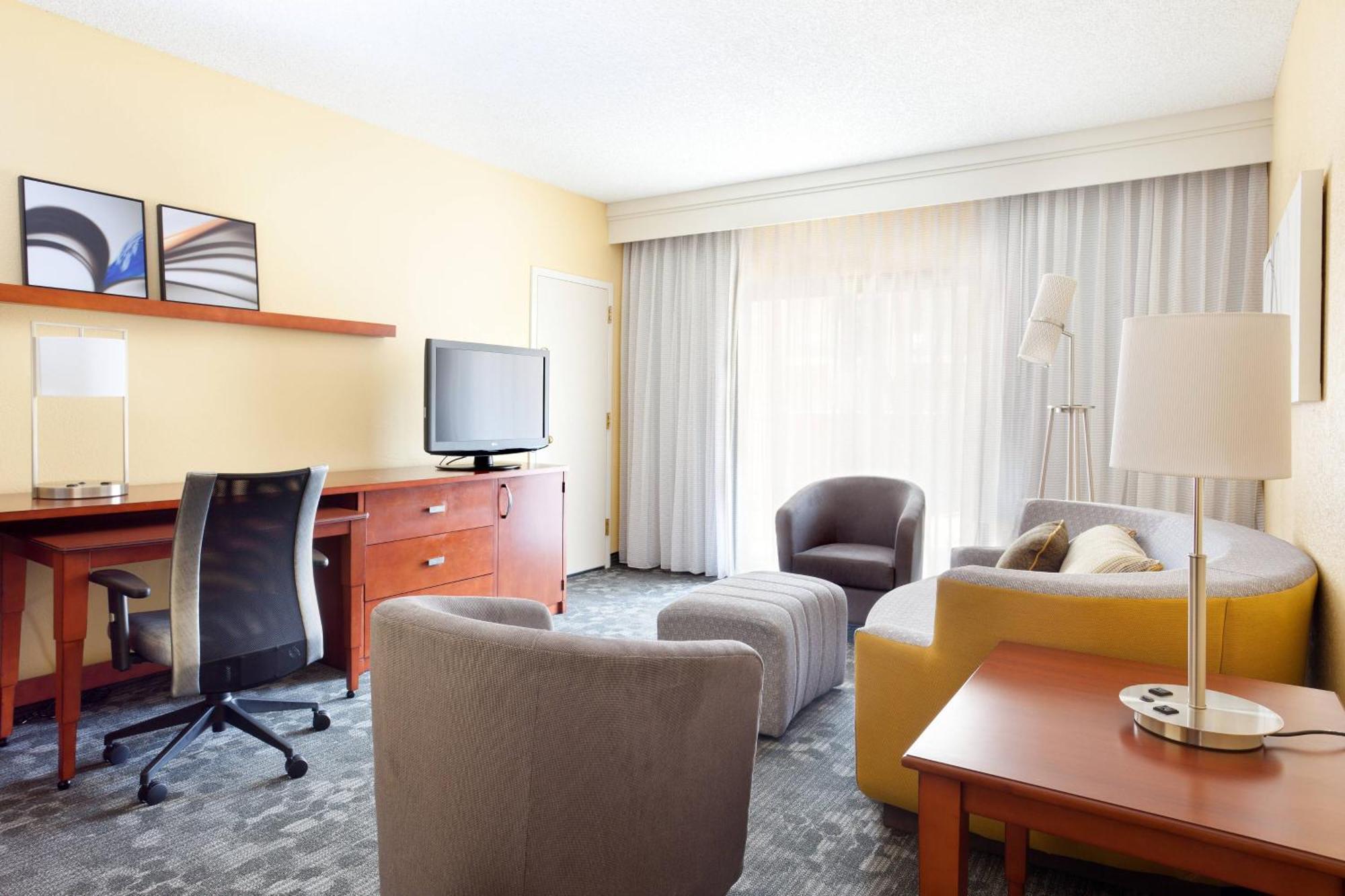 Courtyard By Marriott Lauderdale Of
