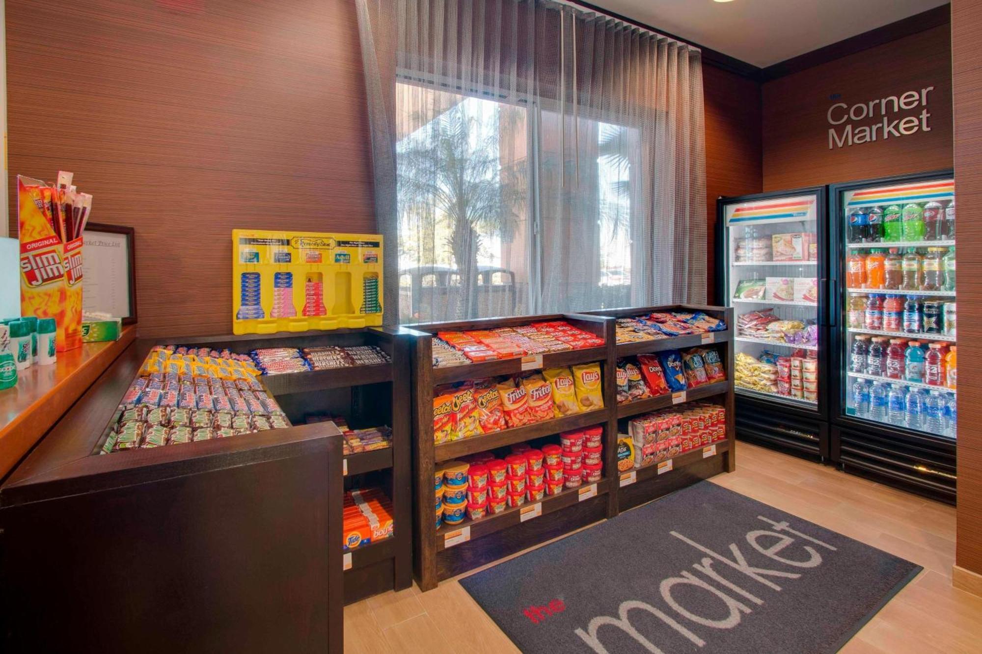 Hotel Fairfield & By Marriott