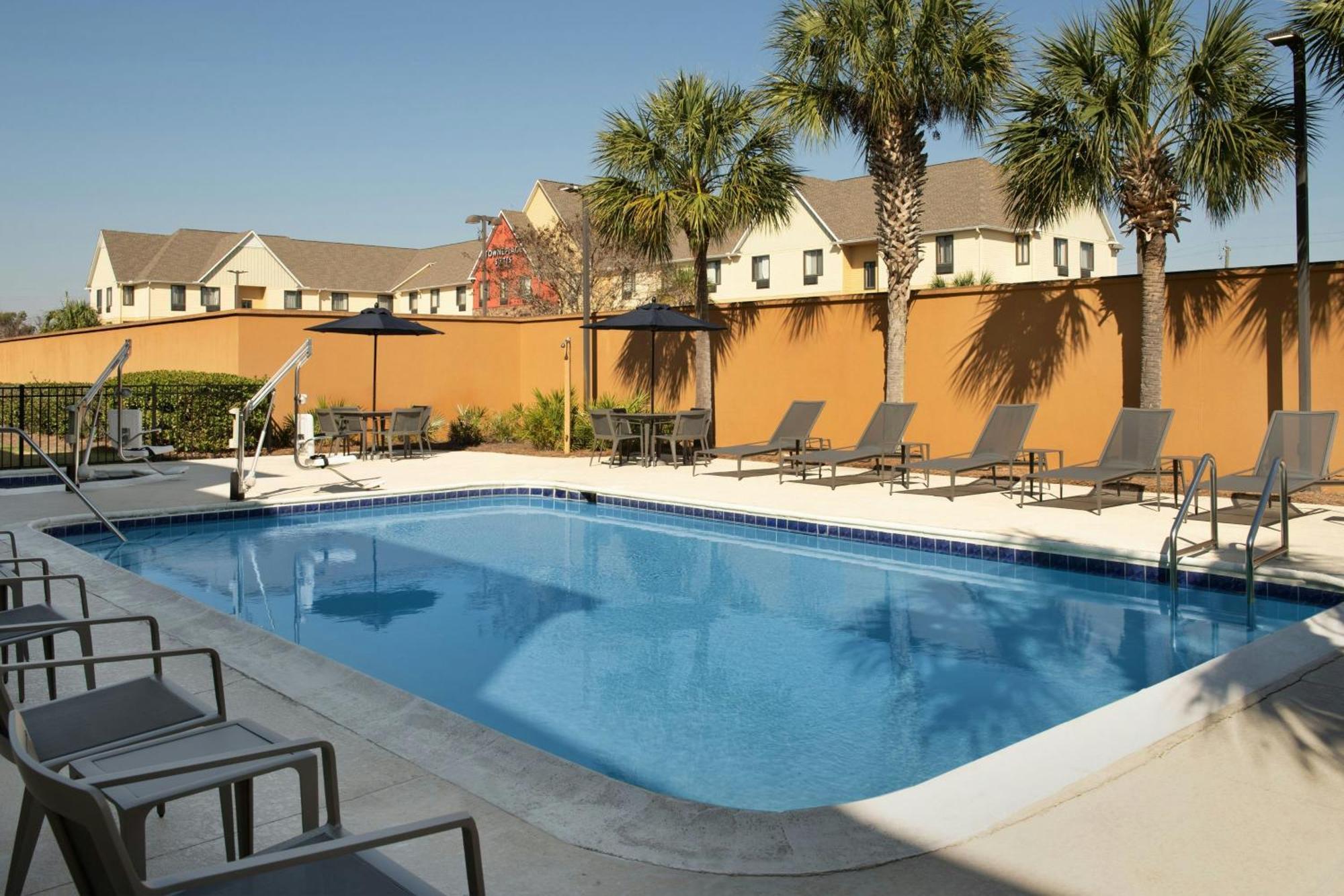 Hotel Courtyard By Marriott