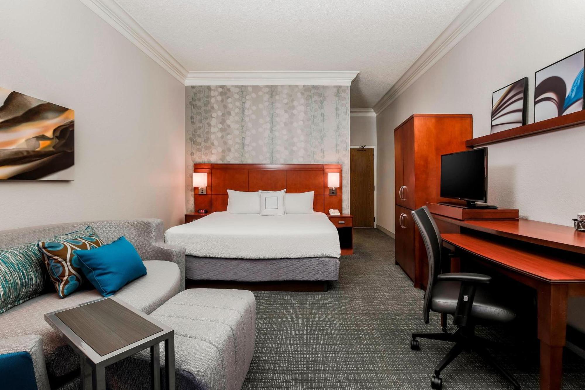 Courtyard By Marriott Orlando Mary North Heathrow
