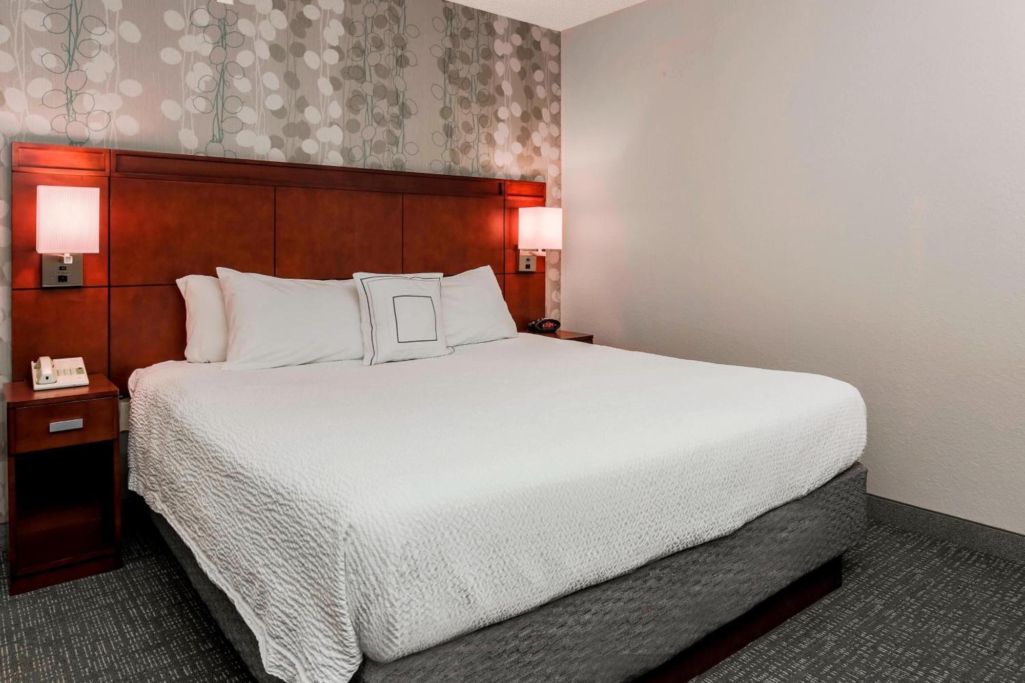 Courtyard By Marriott Orlando Mary North Heathrow