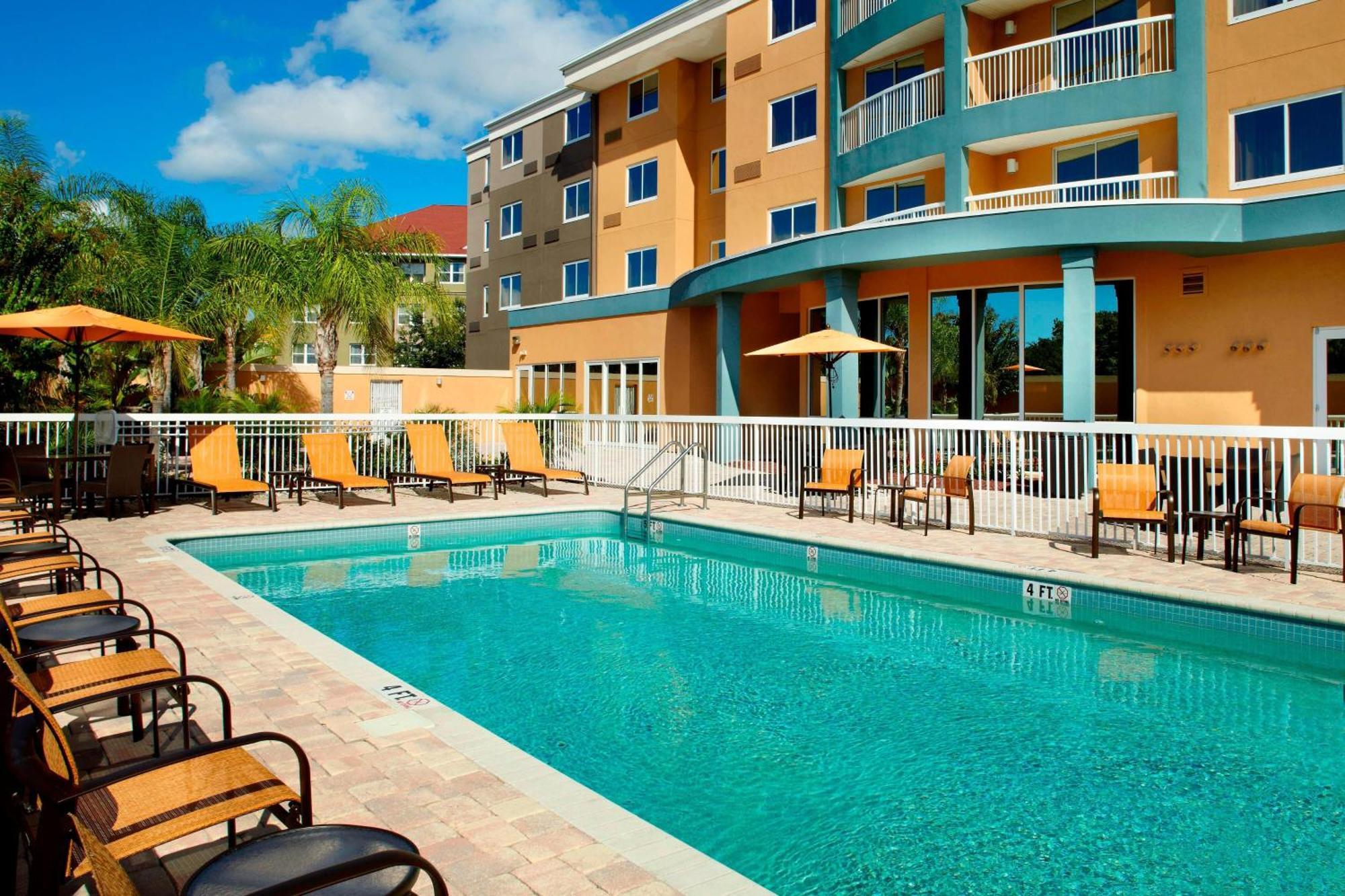 Courtyard Tampa 3*