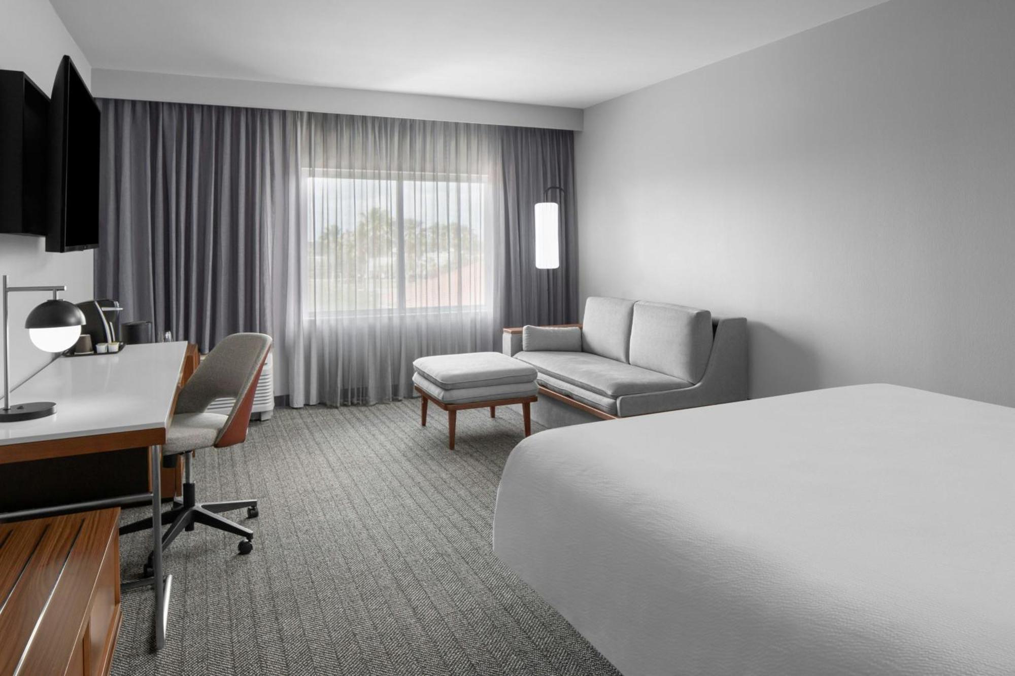 Hotel Courtyard Tampa 3*