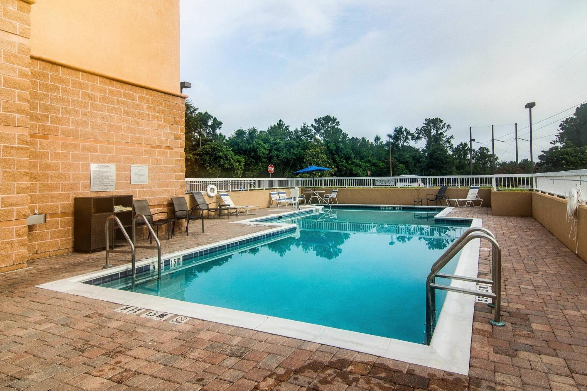 Hotel Fairfield & I-95