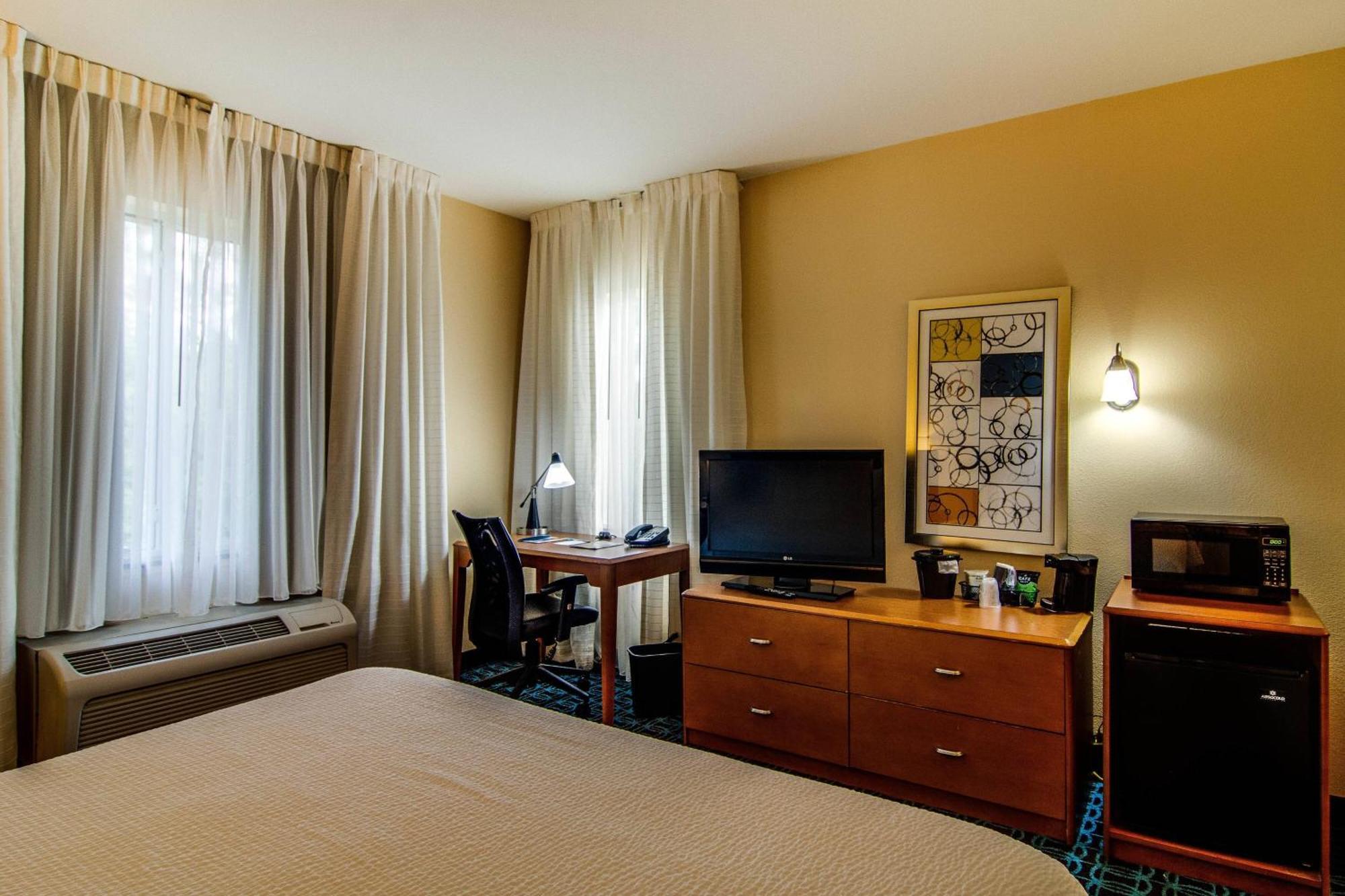 Hotel Fairfield & I-95