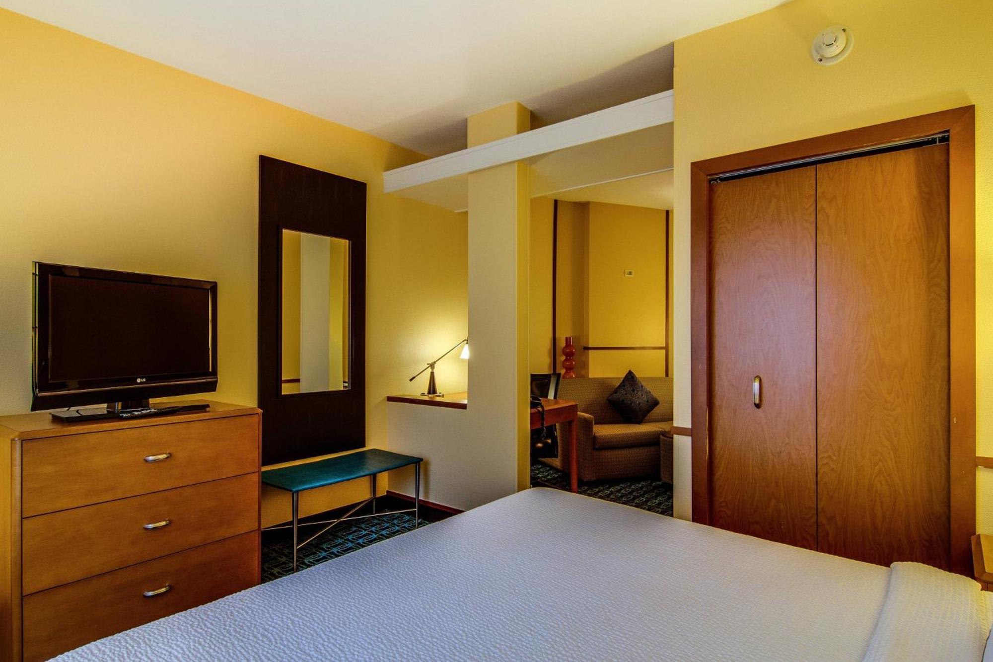 Fairfield & I-95 Hotel