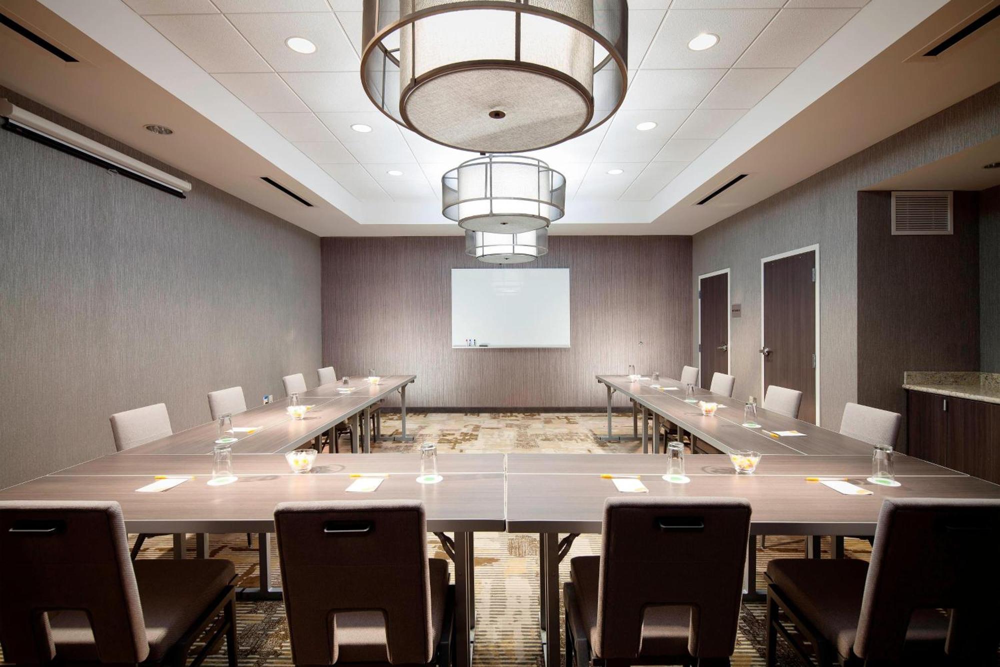 Hotel Courtyard By Marriott Palm 3*