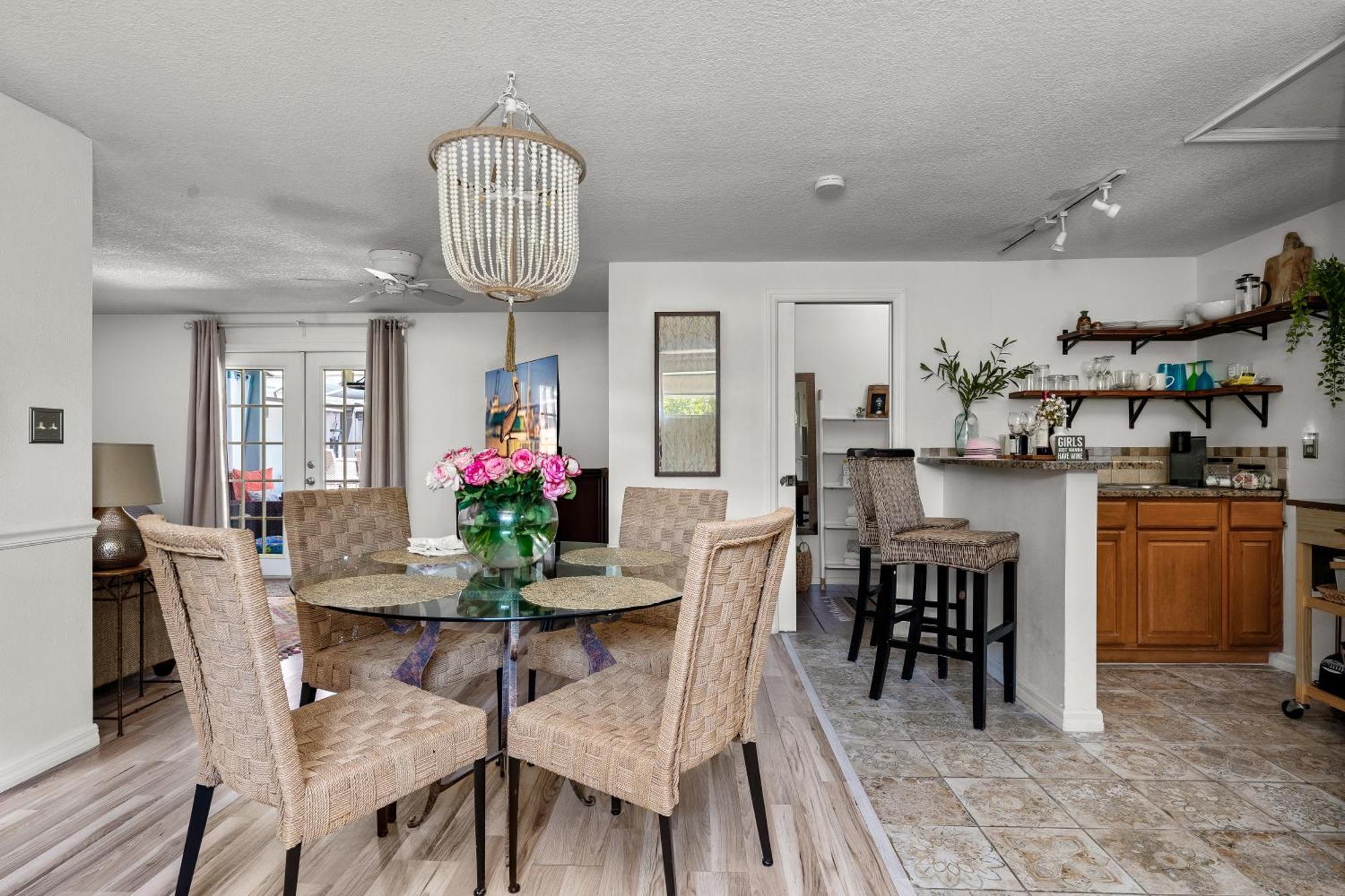 Apartment Luxury Zen Den With Heated Pool Just Off Siesta Key