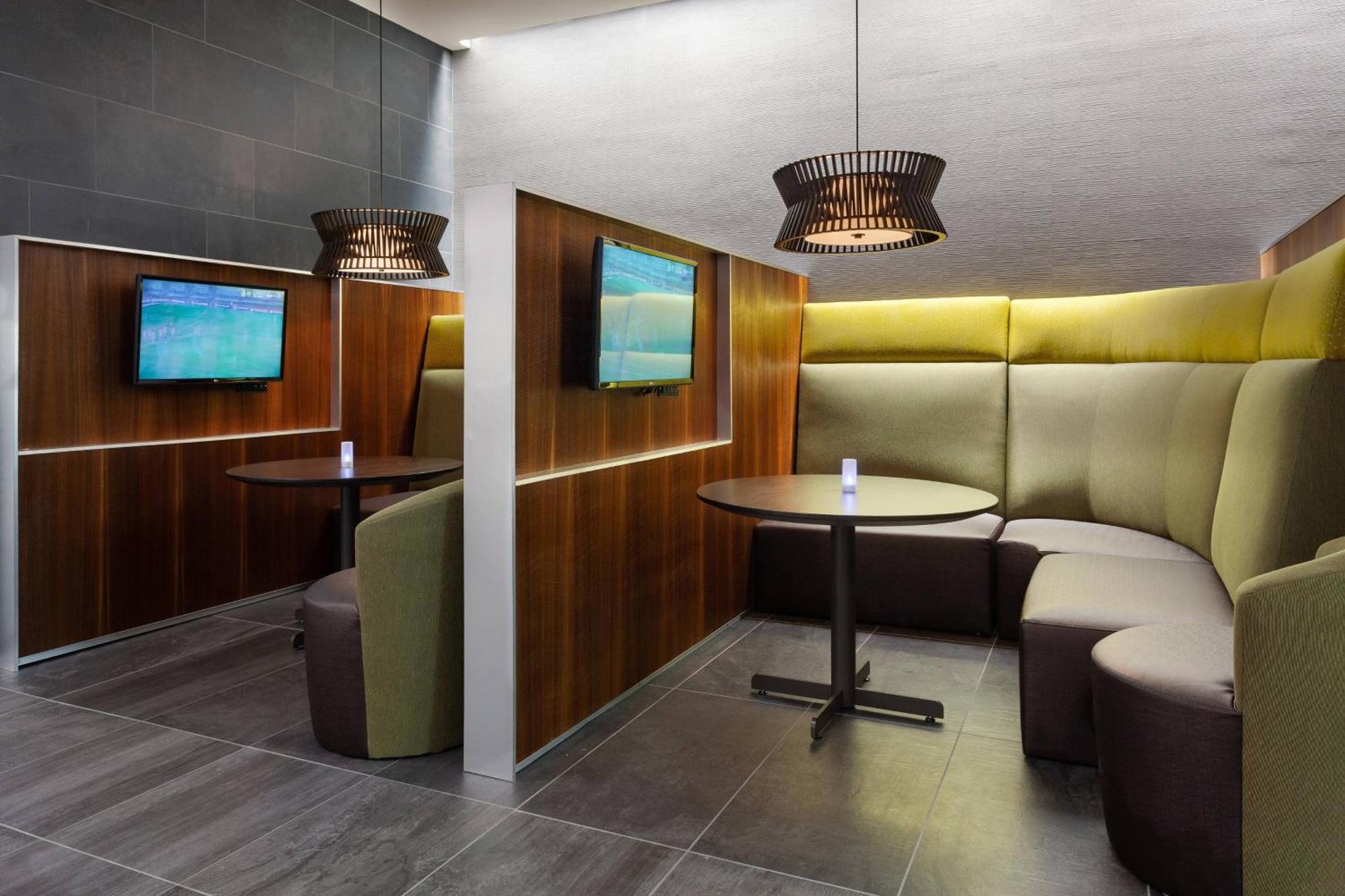 Courtyard By Marriott Hotel