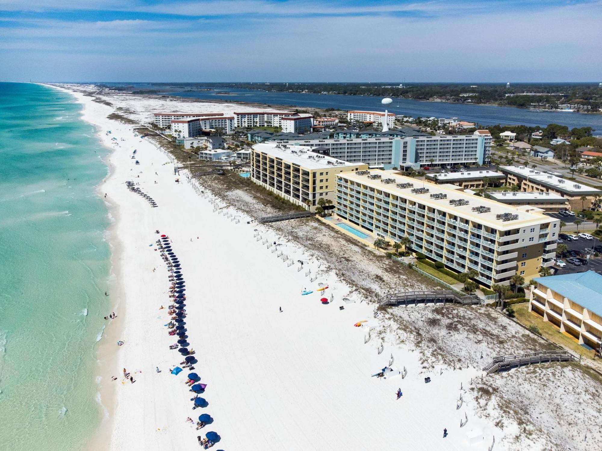 Apartment Pelican Isle 202