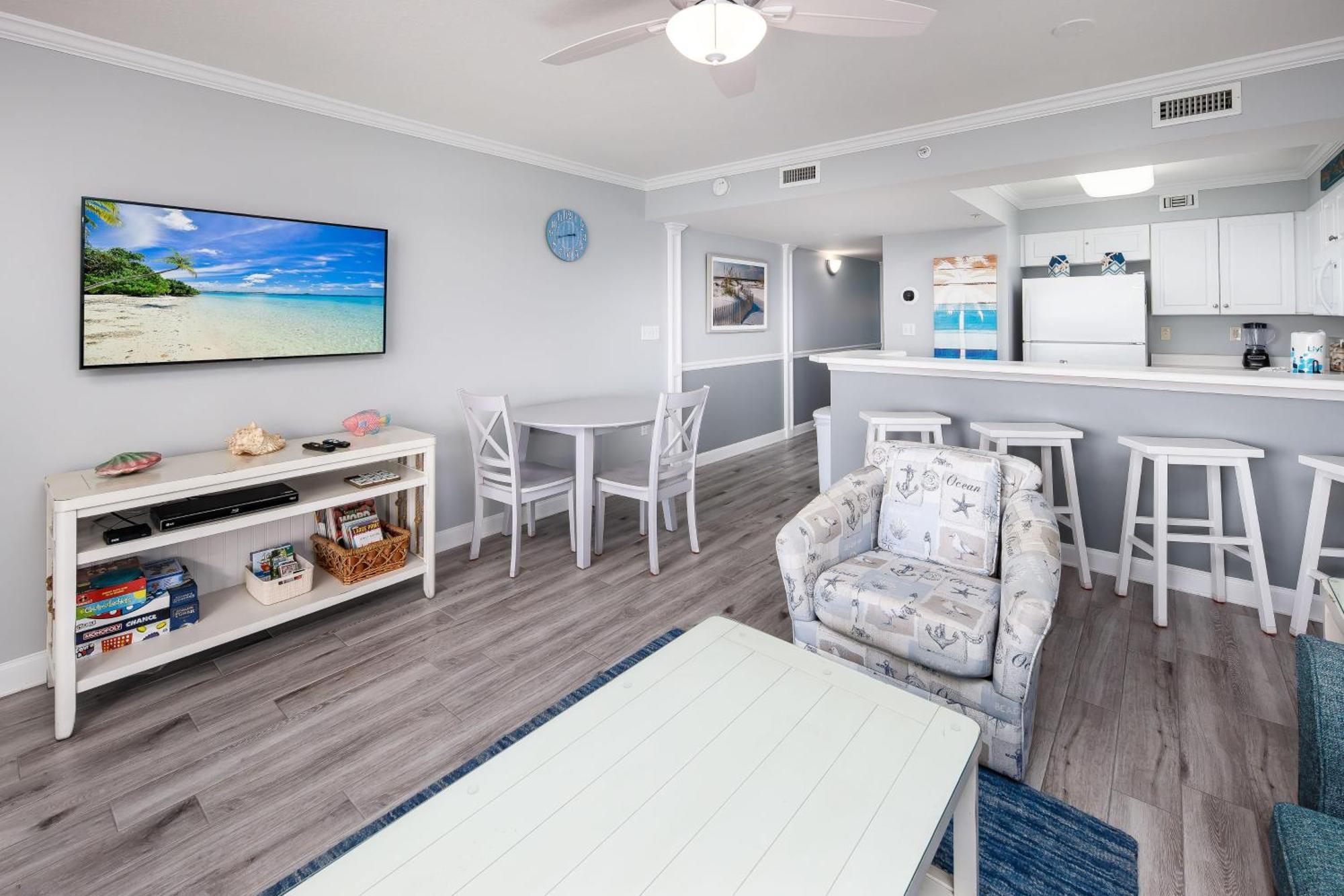 Apartment Pelican Isle 202