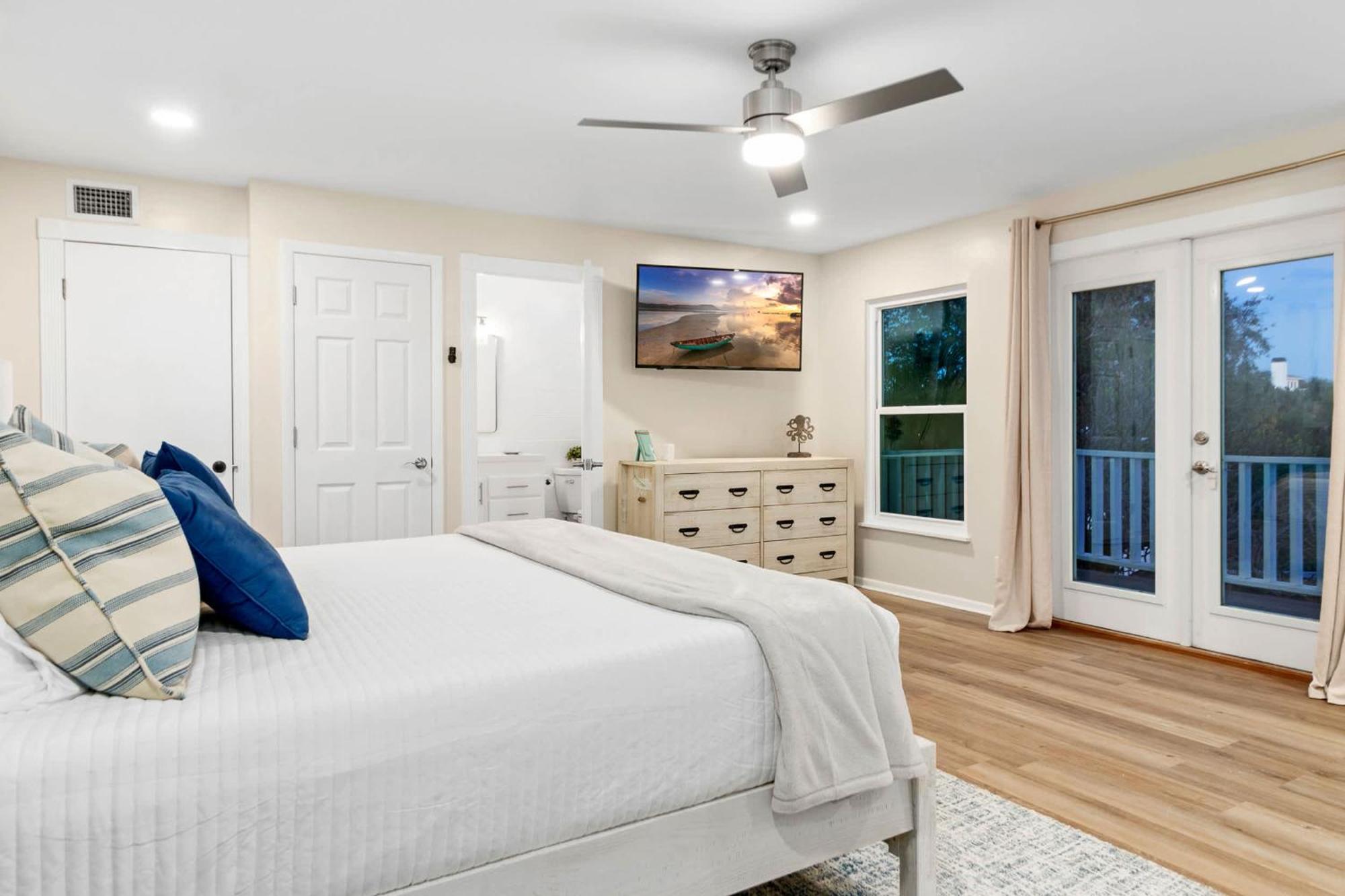 Holiday home Luxury-4 Primary Bedrooms-waterfront-king Beds