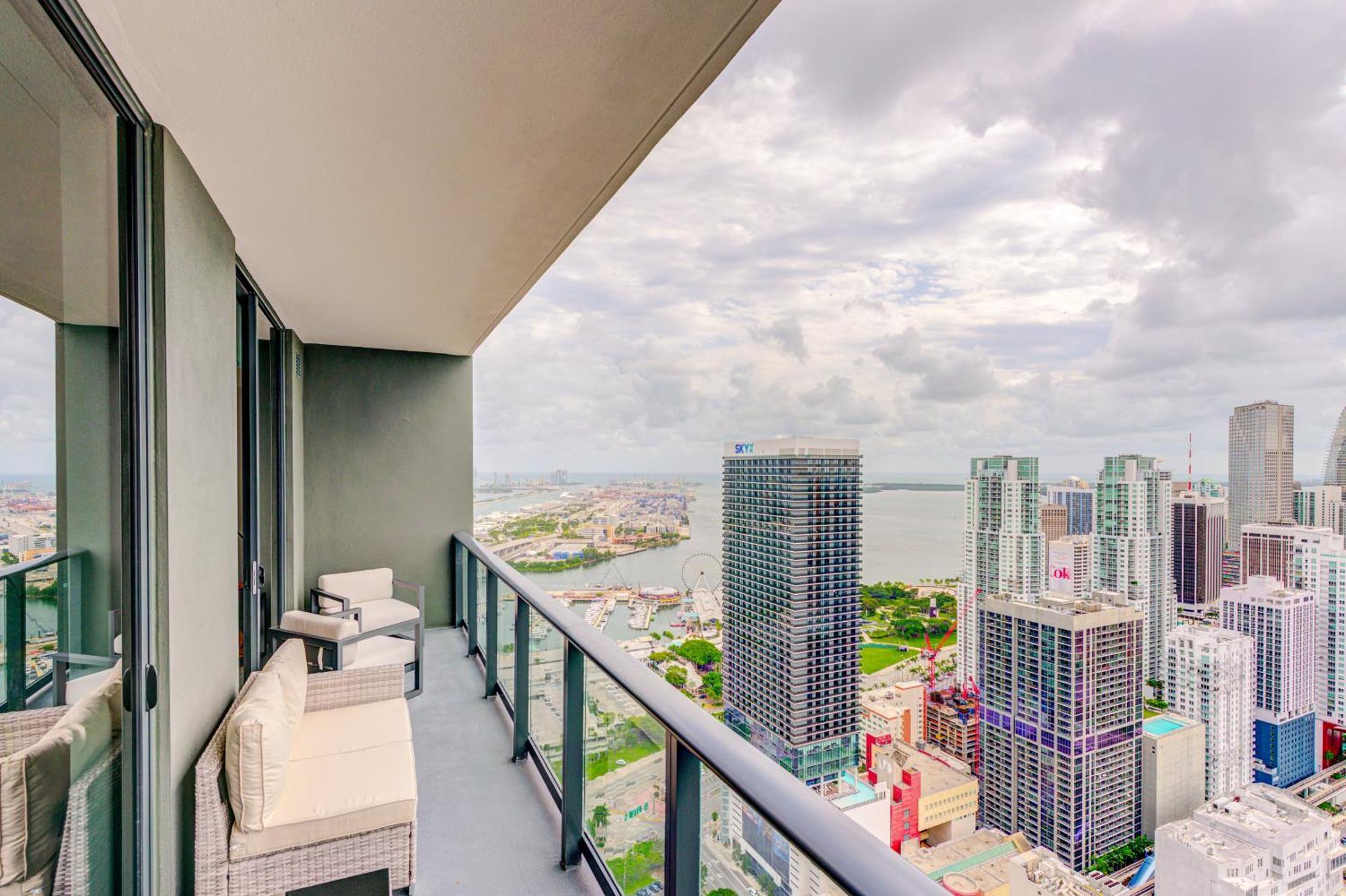 Magic Penthouse Balcony Ocean View, Pool Resort, Spa, Heart Of * Miami