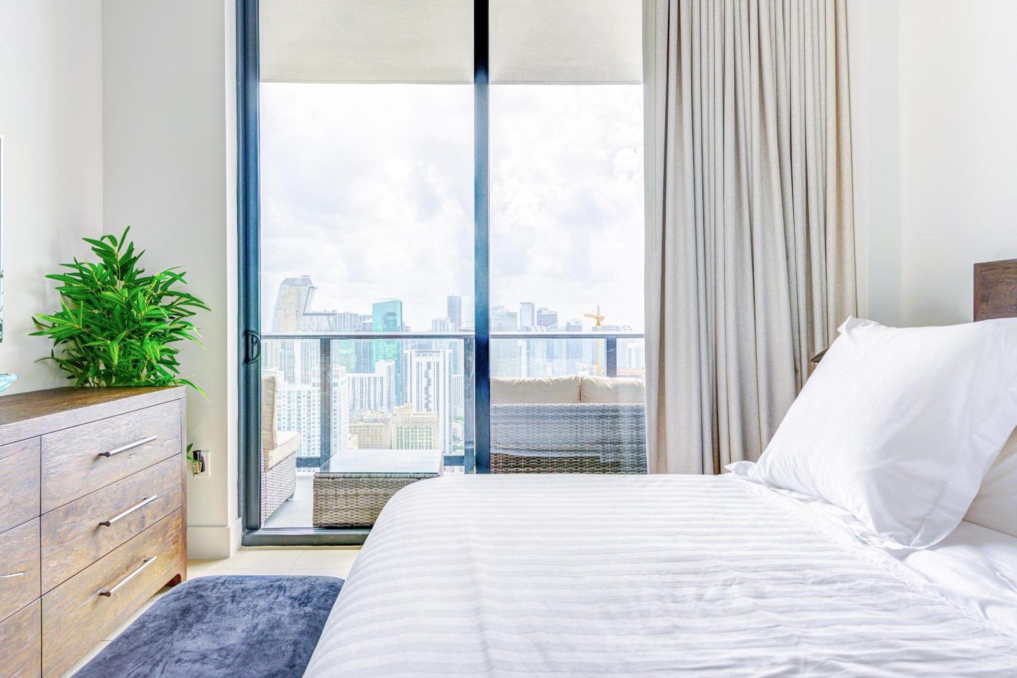 Magic Penthouse Balcony Ocean View, Pool Resort, Spa, Heart Of * Miami