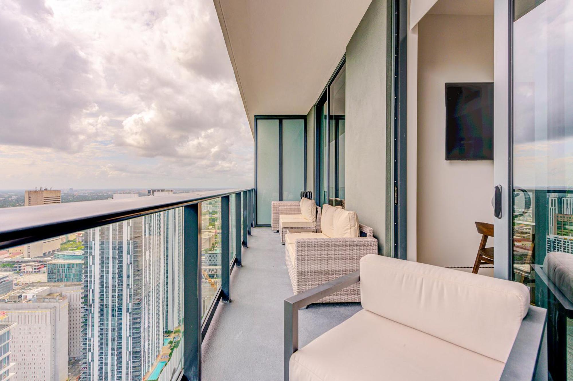 Magic Penthouse Balcony Ocean View, Pool Resort, Spa, Heart Of * Miami
