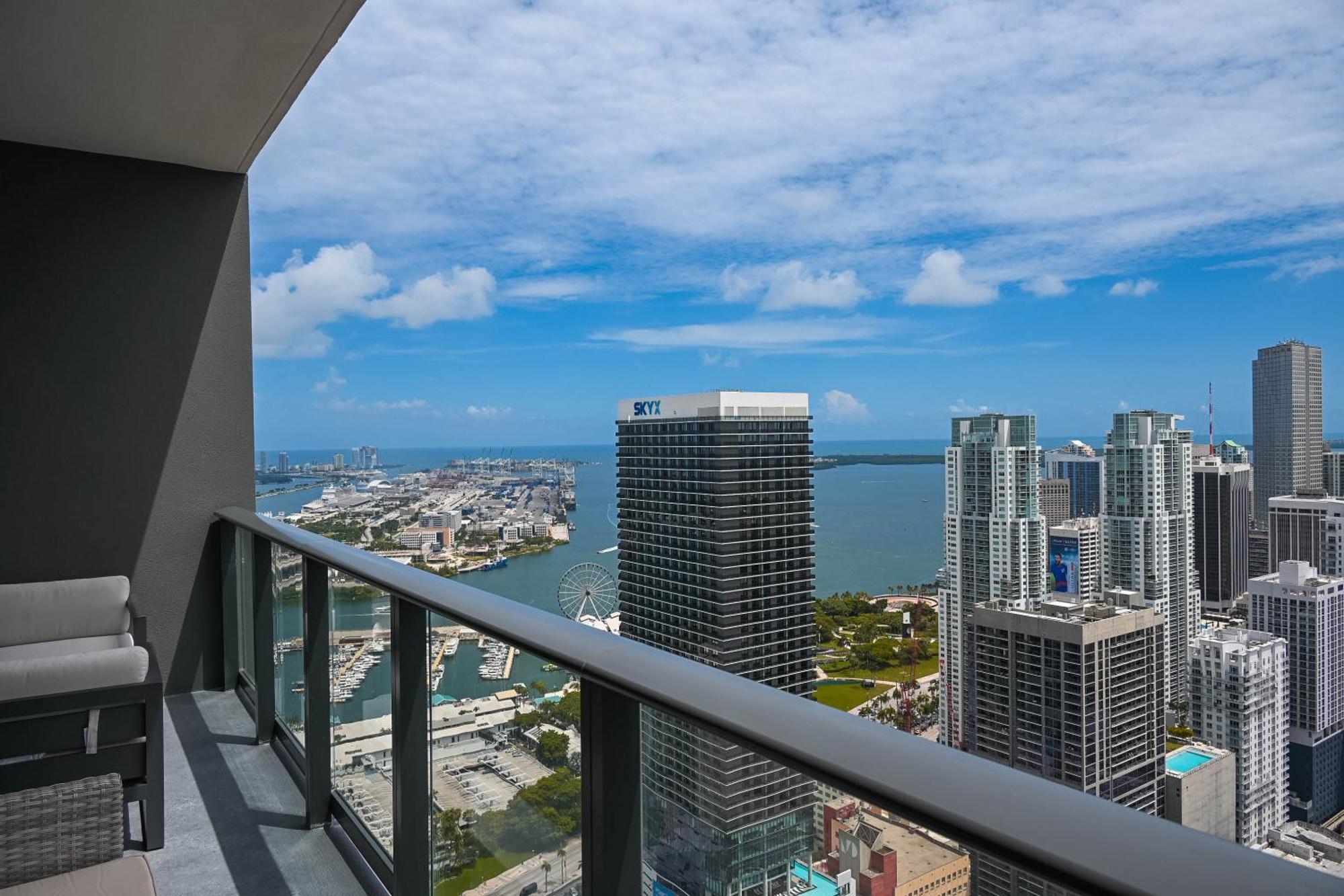 Apartment Magic Penthouse Balcony Ocean View, Pool Resort, Spa, Heart Of