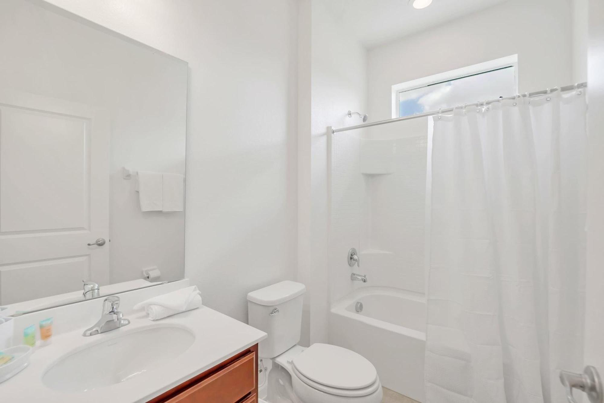 Holiday home W Pool & Games Near -pet Friendly *